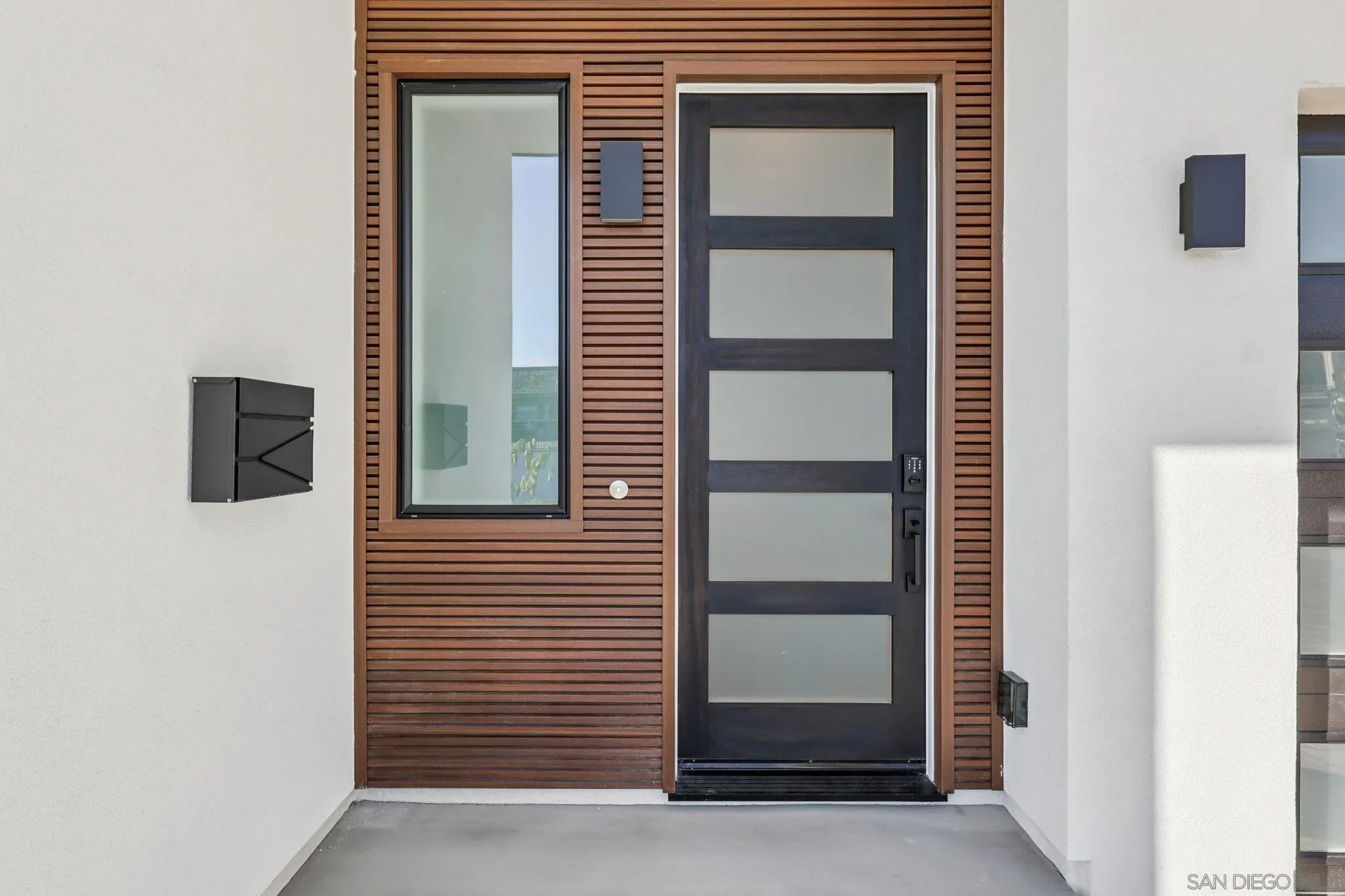 San Diego, California, 92110, United States, 4 Bedrooms Bedrooms, ,4 BathroomsBathrooms,Residential,Active,2007325