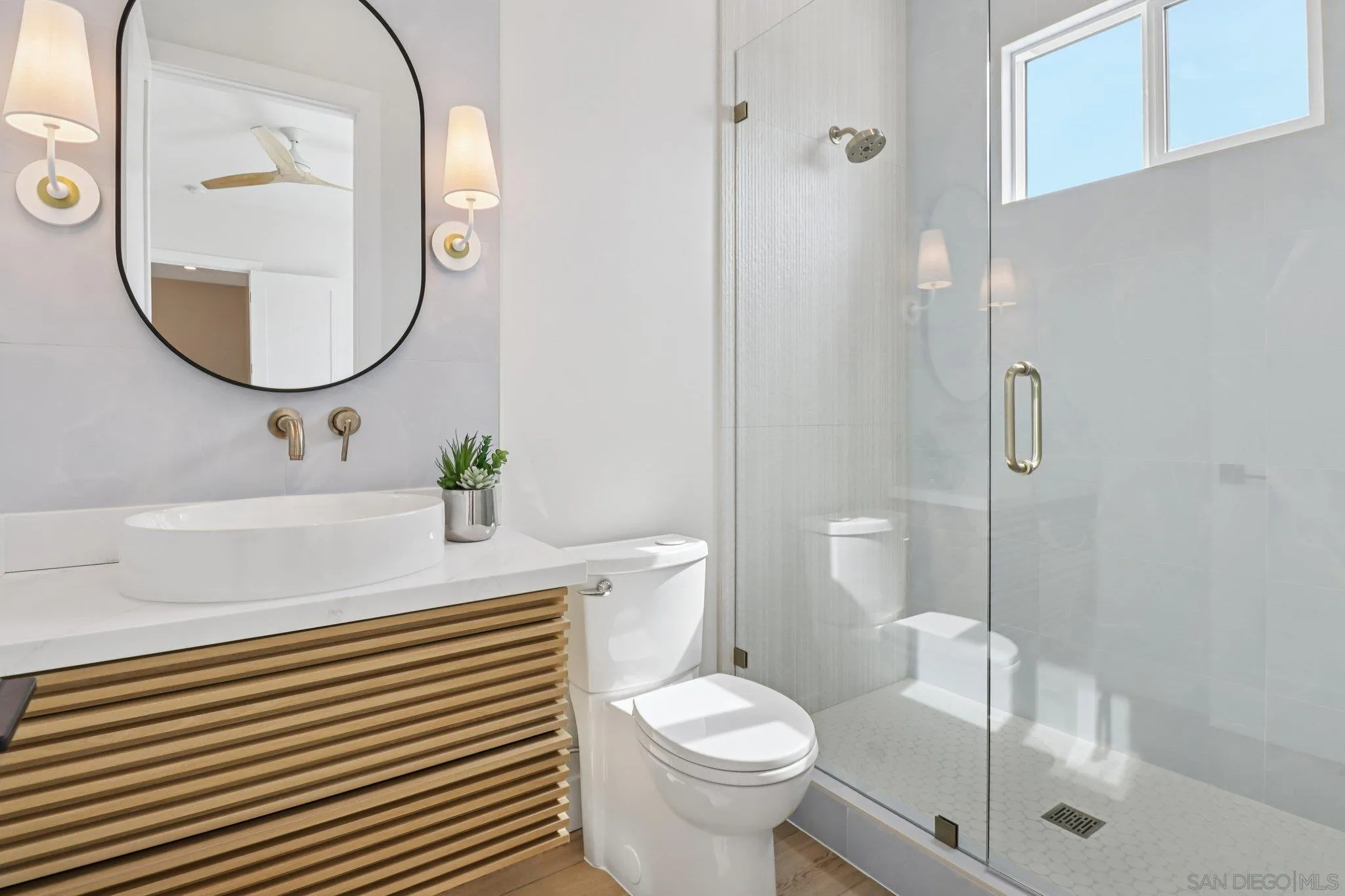 San Diego, California, 92110, United States, 4 Bedrooms Bedrooms, ,4 BathroomsBathrooms,Residential,Active,1922508