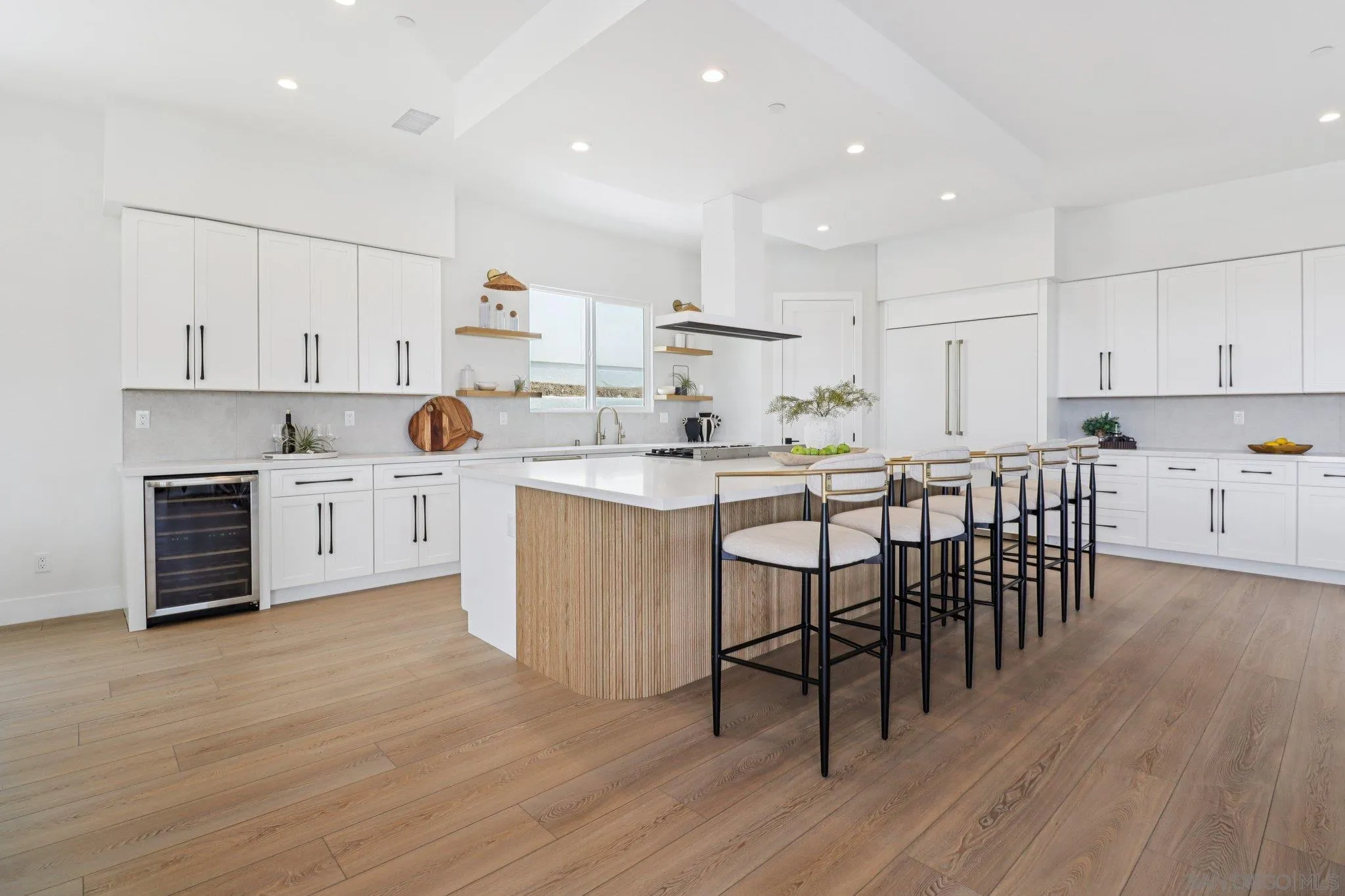 San Diego, California, 92110, United States, 4 Bedrooms Bedrooms, ,4 BathroomsBathrooms,Residential,Active,1967296