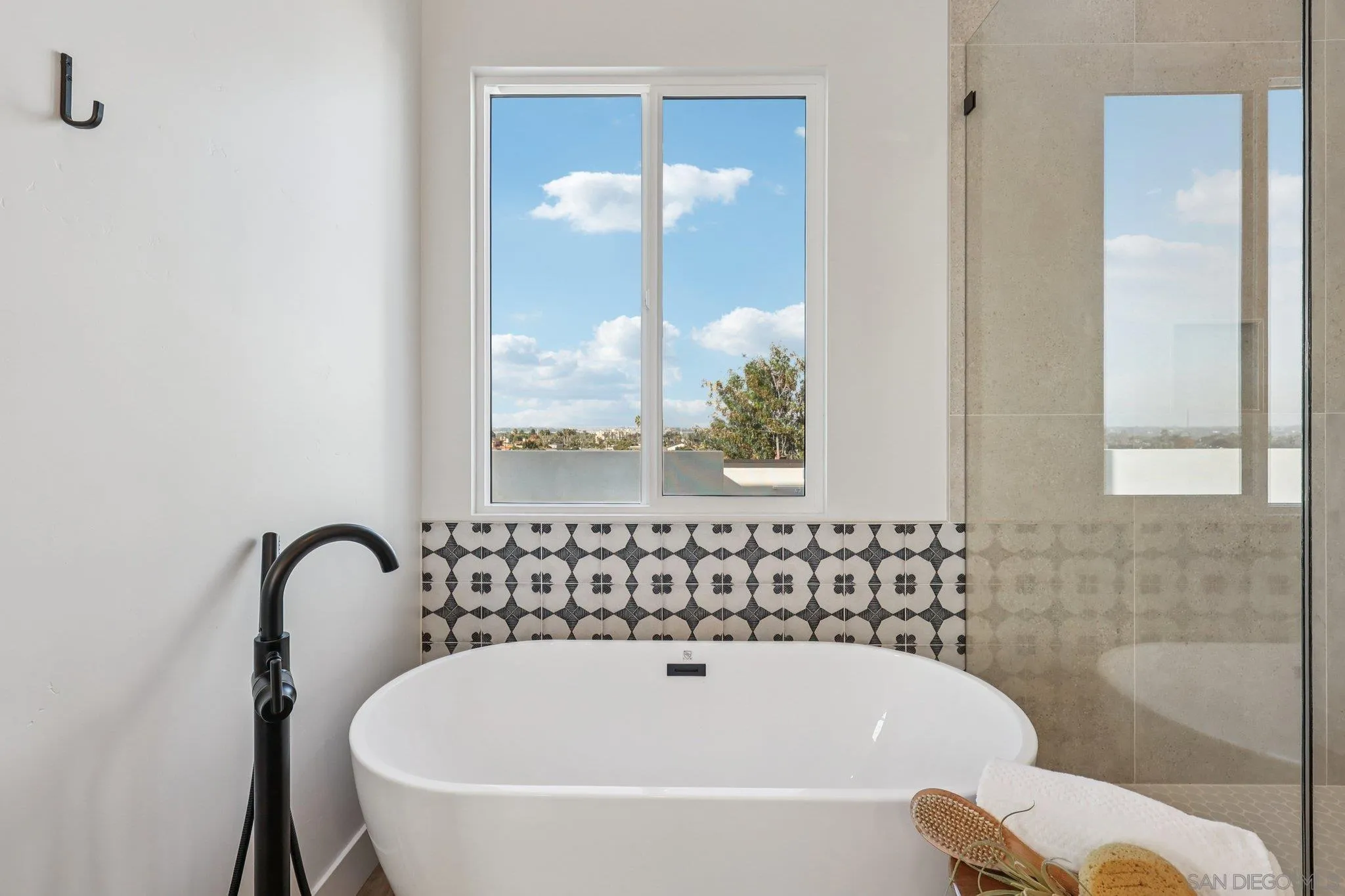 San Diego, California, 92110, United States, 4 Bedrooms Bedrooms, ,4 BathroomsBathrooms,Residential,Active,2007325