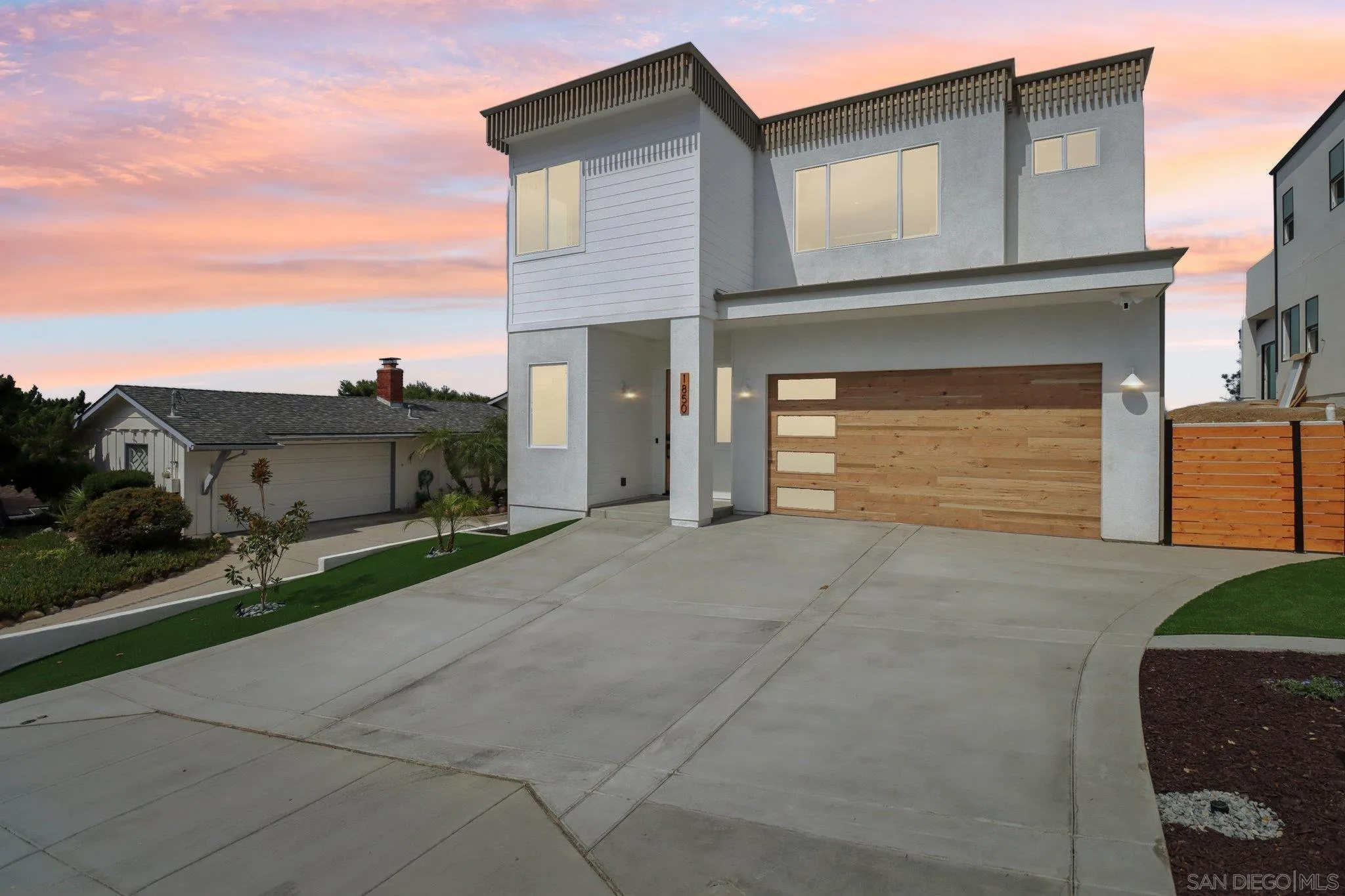 San Diego, California, 92110, United States, 4 Bedrooms Bedrooms, ,4 BathroomsBathrooms,Residential,Active,1922508