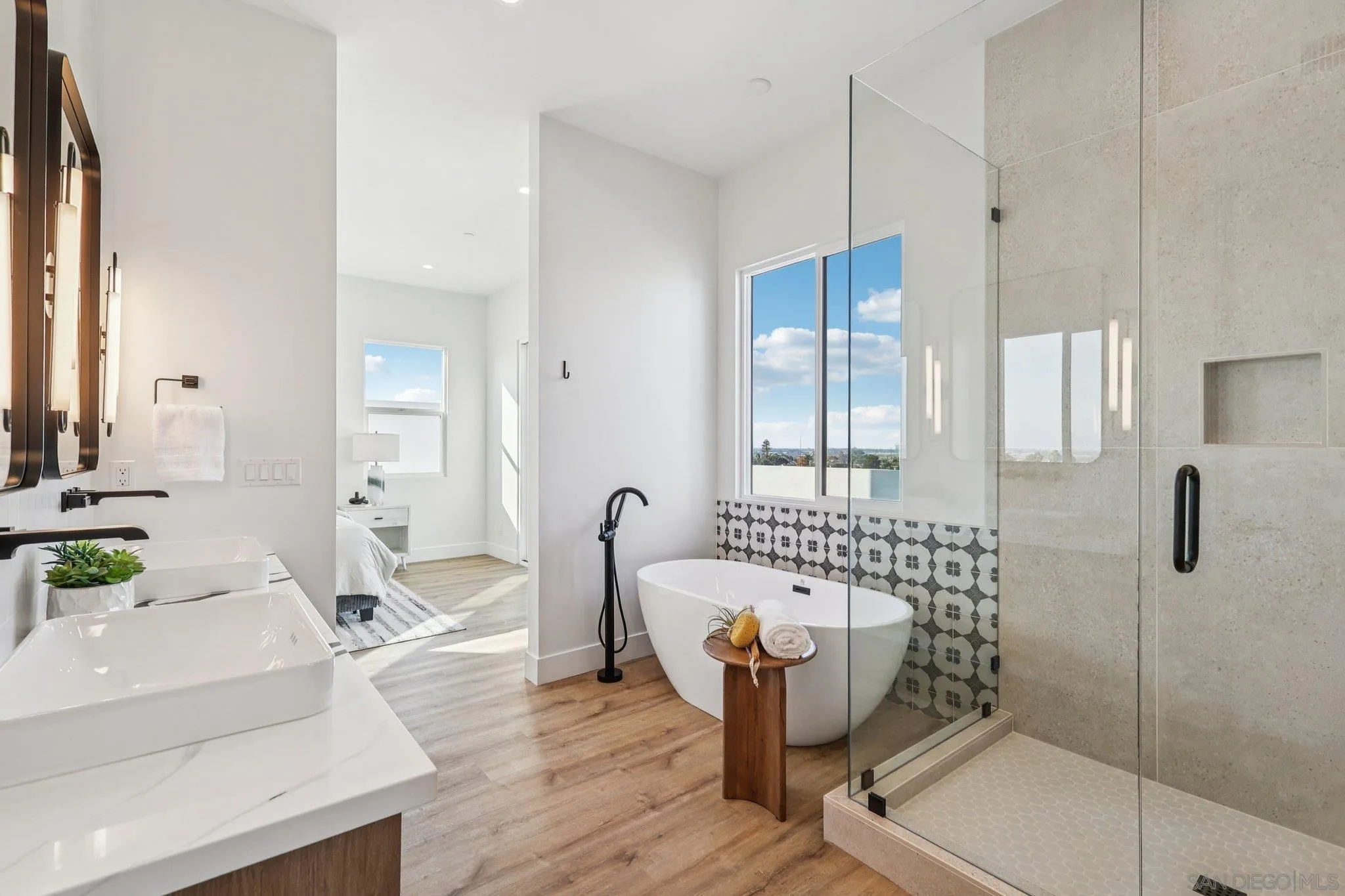 San Diego, California, 92110, United States, 4 Bedrooms Bedrooms, ,4 BathroomsBathrooms,Residential,Active,2007325