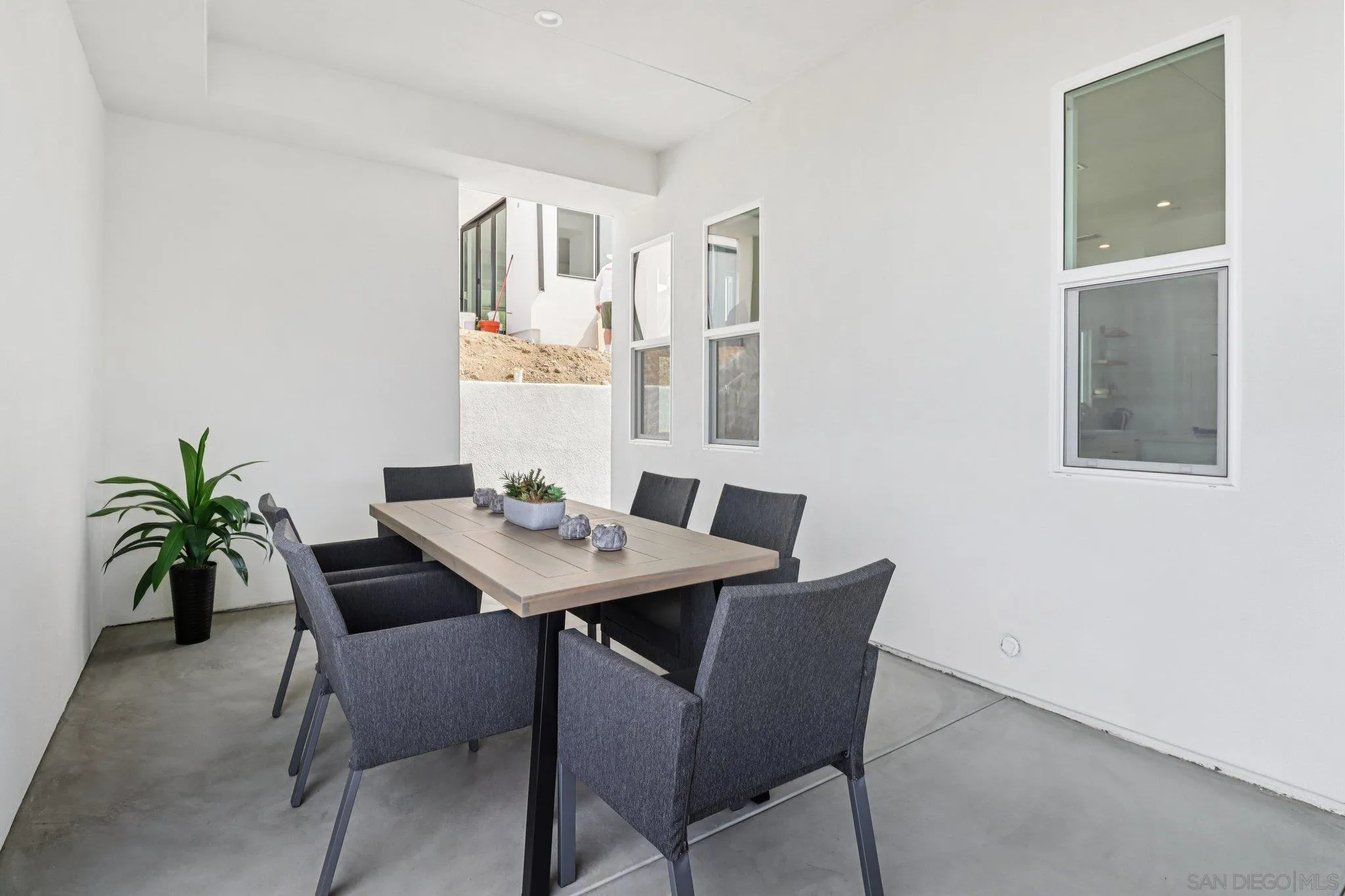 San Diego, California, 92110, United States, 4 Bedrooms Bedrooms, ,4 BathroomsBathrooms,Residential,Active,1922508