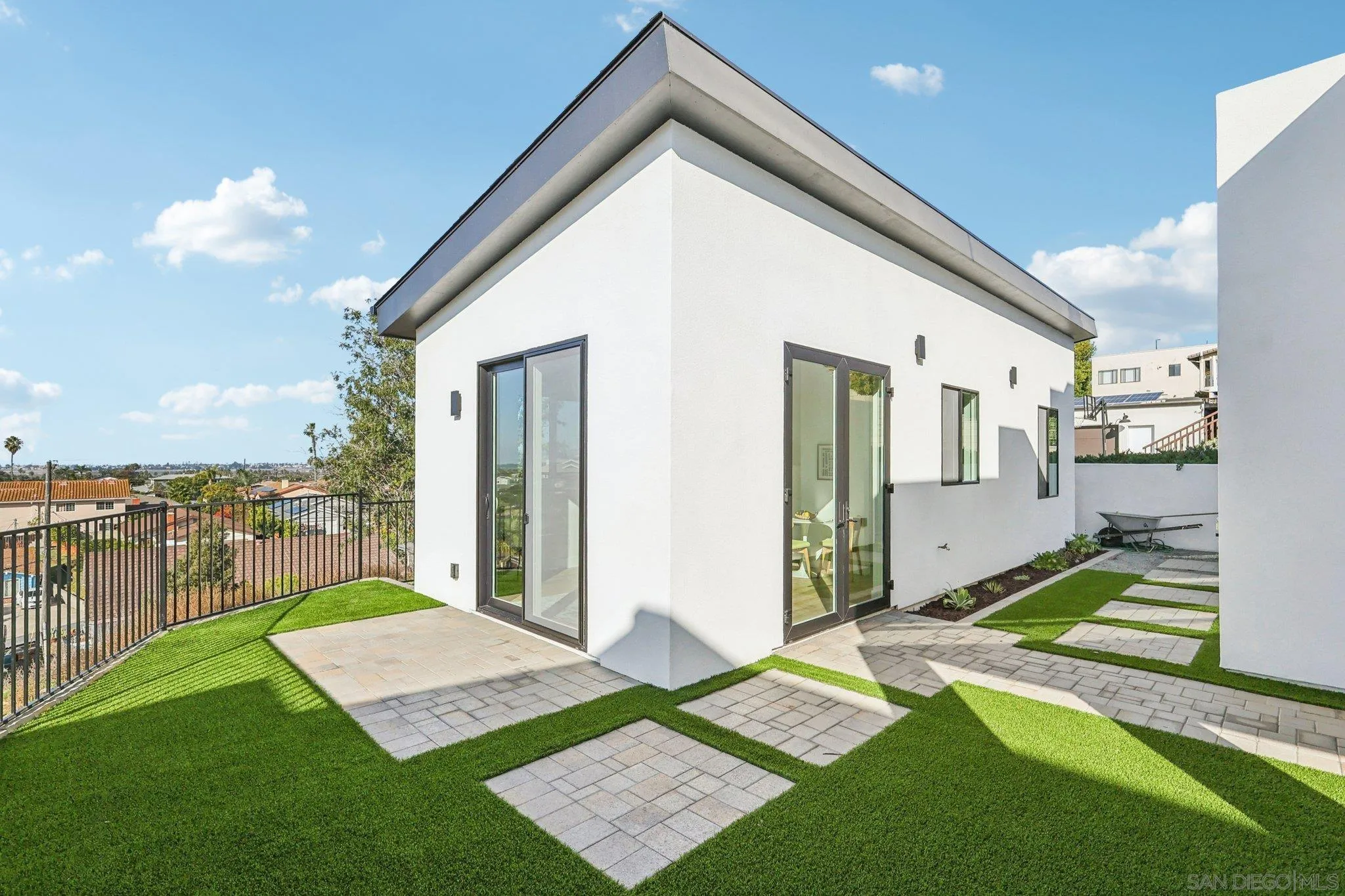 San Diego, California, 92110, United States, 4 Bedrooms Bedrooms, ,4 BathroomsBathrooms,Residential,Active,2007325