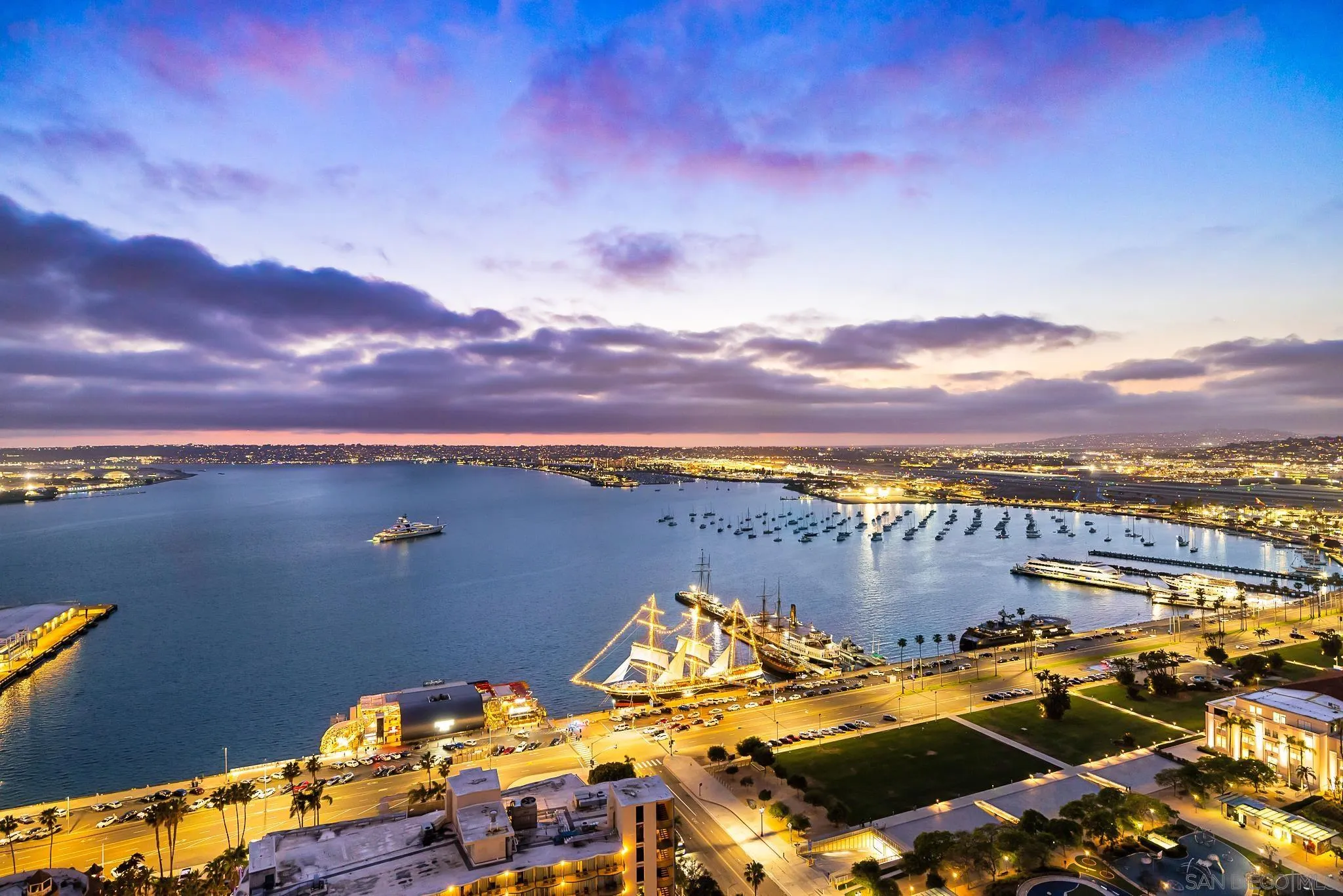 San Diego, California, 92101, United States, 2 Bedrooms Bedrooms, ,3 BathroomsBathrooms,Residential,Active,2032885