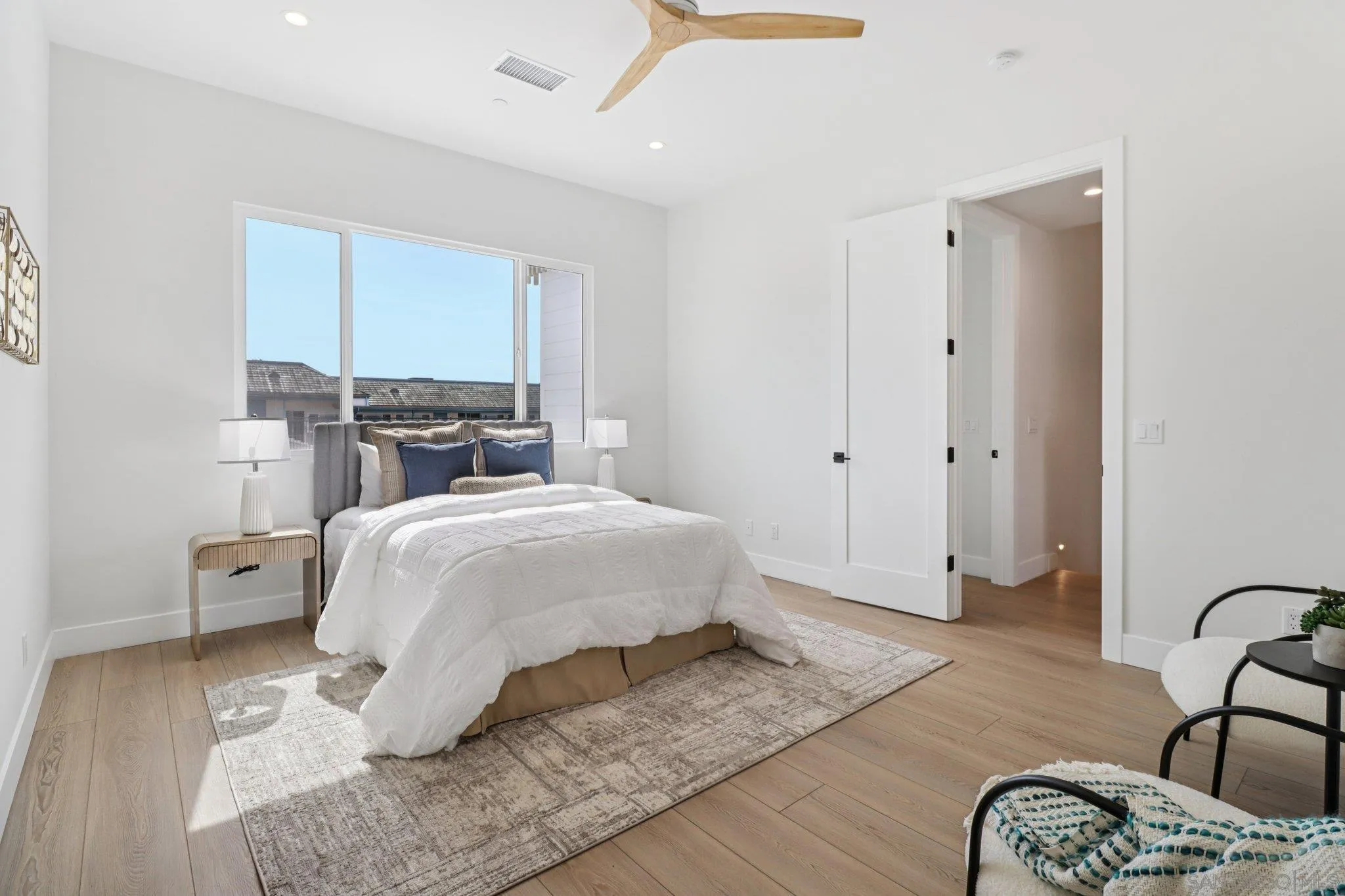 San Diego, California, 92110, United States, 4 Bedrooms Bedrooms, ,4 BathroomsBathrooms,Residential,Active,1922508
