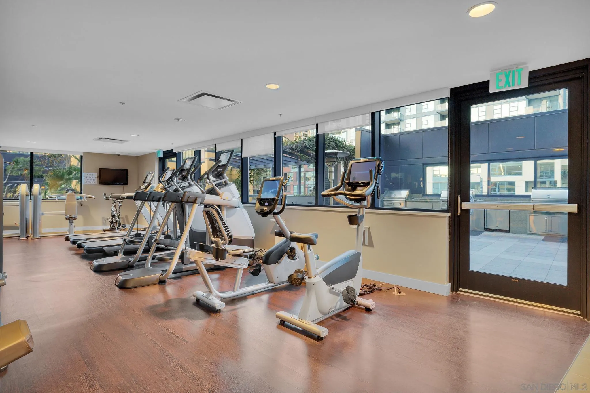 San Diego, California, 92101, United States, 2 Bedrooms Bedrooms, ,3 BathroomsBathrooms,Residential,Active,1995280