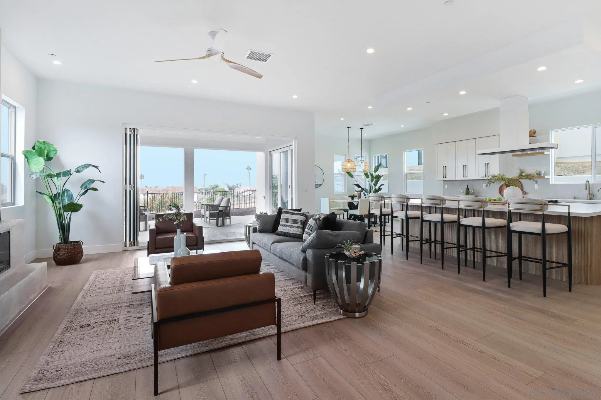 San Diego, California, 92110, United States, 4 Bedrooms Bedrooms, ,4 BathroomsBathrooms,Residential,Active,1967296