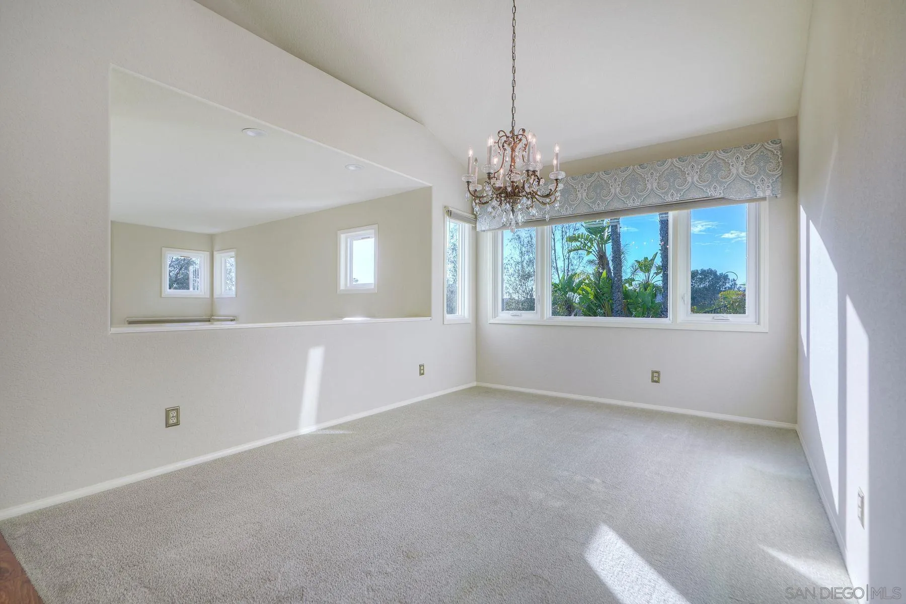 Escondido, California, 92029, United States, 4 Bedrooms Bedrooms, ,4 BathroomsBathrooms,Residential,Active,1995277