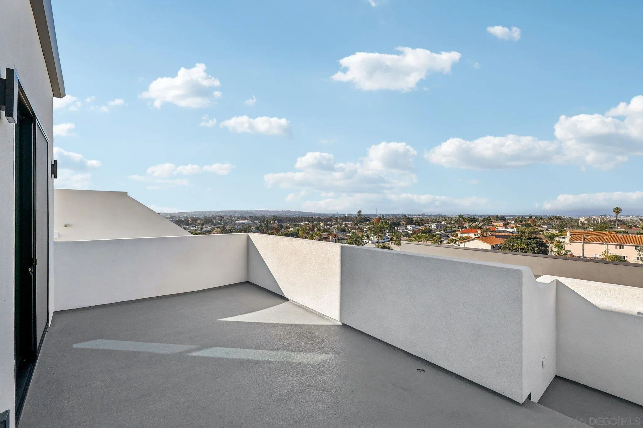 San Diego, California, 92110, United States, 4 Bedrooms Bedrooms, ,4 BathroomsBathrooms,Residential,Active,2007325