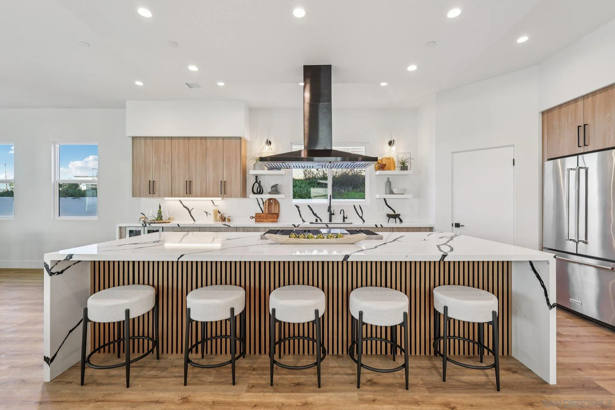 San Diego, California, 92110, United States, 4 Bedrooms Bedrooms, ,4 BathroomsBathrooms,Residential,Active,2007325