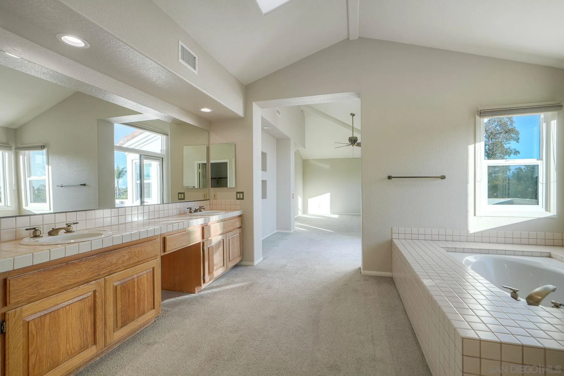 Escondido, California, 92029, United States, 4 Bedrooms Bedrooms, ,4 BathroomsBathrooms,Residential,Active,1995277