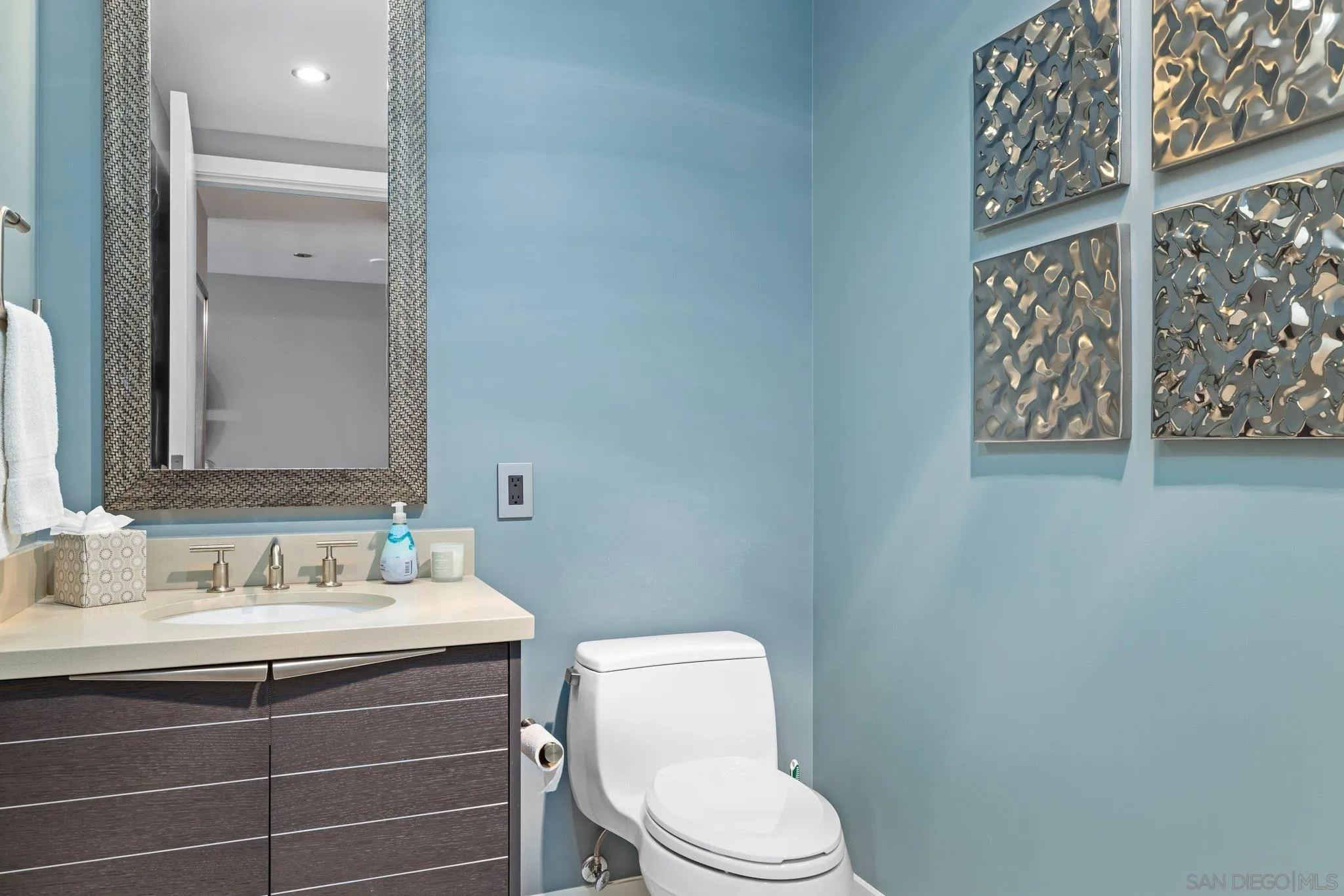 San Diego, California, 92101, United States, 2 Bedrooms Bedrooms, ,3 BathroomsBathrooms,Residential,Active,2032885