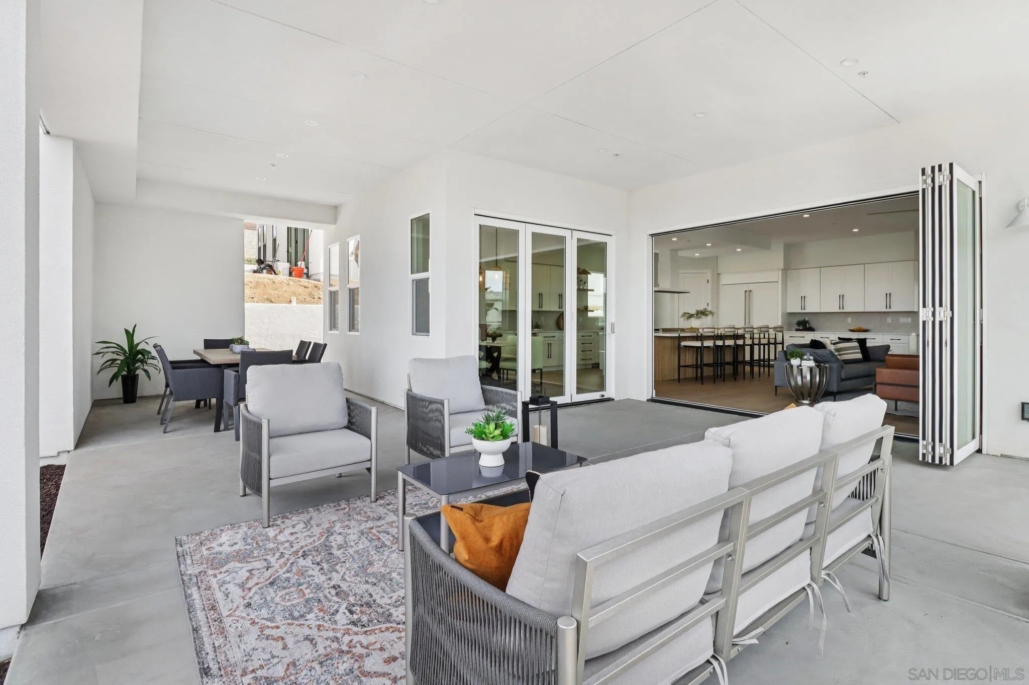 San Diego, California, 92110, United States, 4 Bedrooms Bedrooms, ,4 BathroomsBathrooms,Residential,Active,1922508