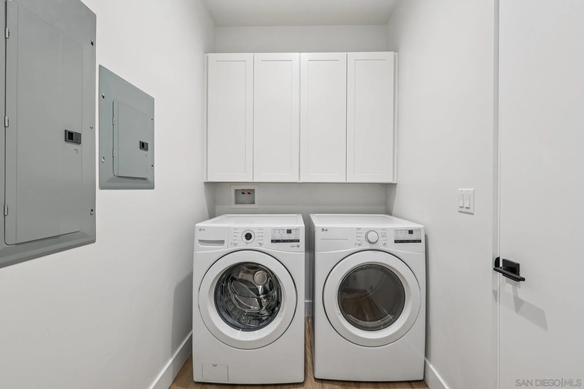 San Diego, California, 92110, United States, 4 Bedrooms Bedrooms, ,4 BathroomsBathrooms,Residential,Active,2007325