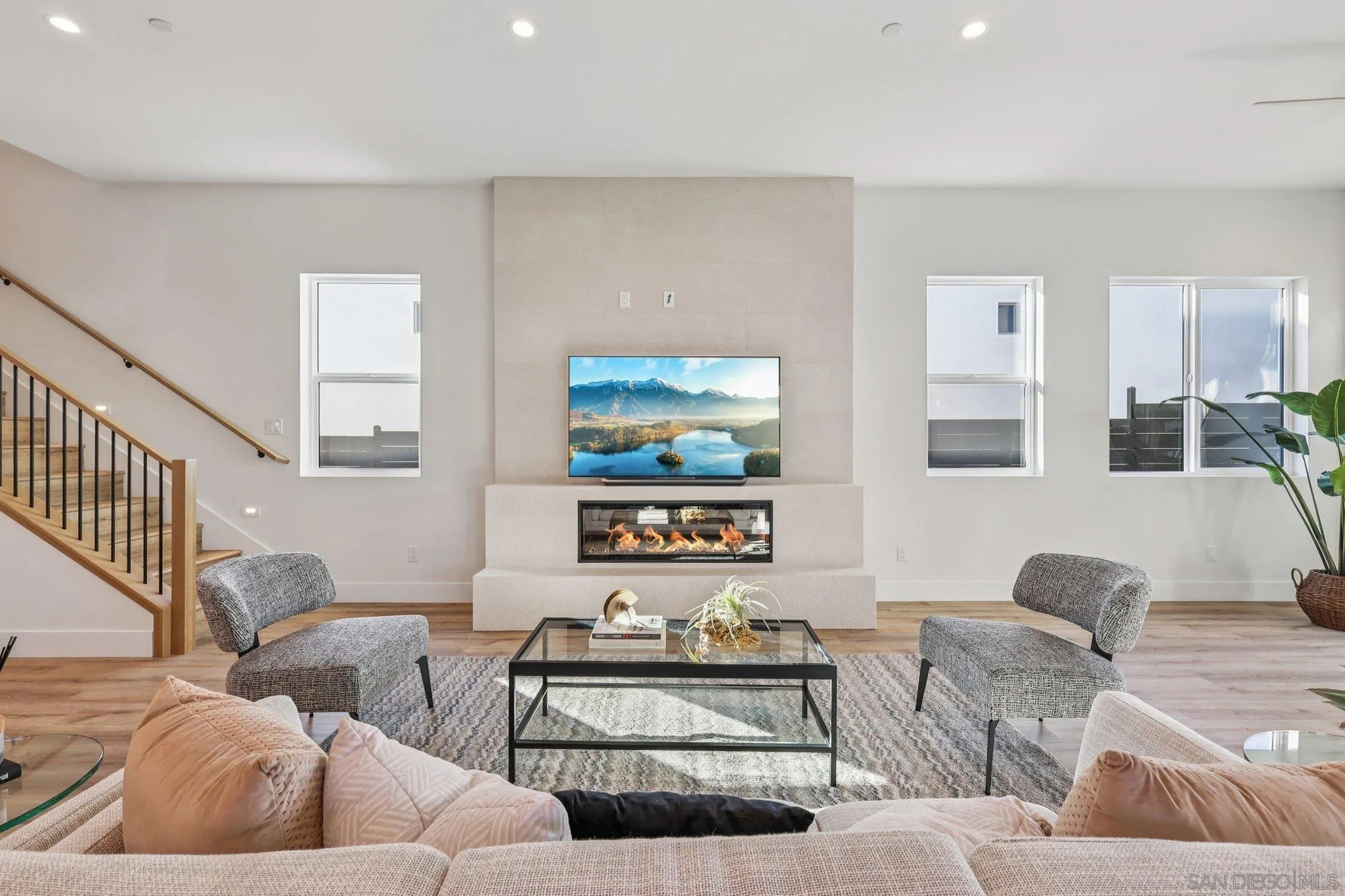 San Diego, California, 92110, United States, 4 Bedrooms Bedrooms, ,4 BathroomsBathrooms,Residential,Active,2007325