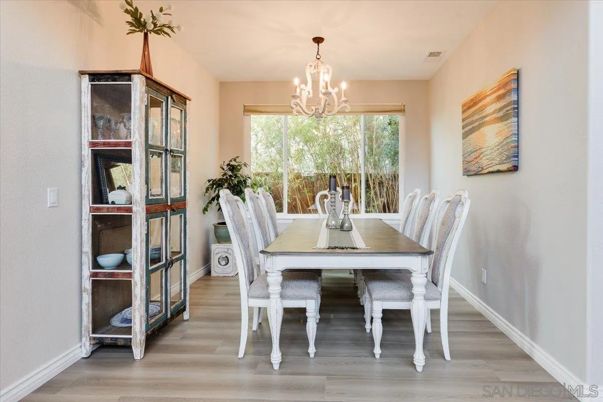 Escondido, California, 92026, United States, 5 Bedrooms Bedrooms, ,3 BathroomsBathrooms,Residential,Active,1970987