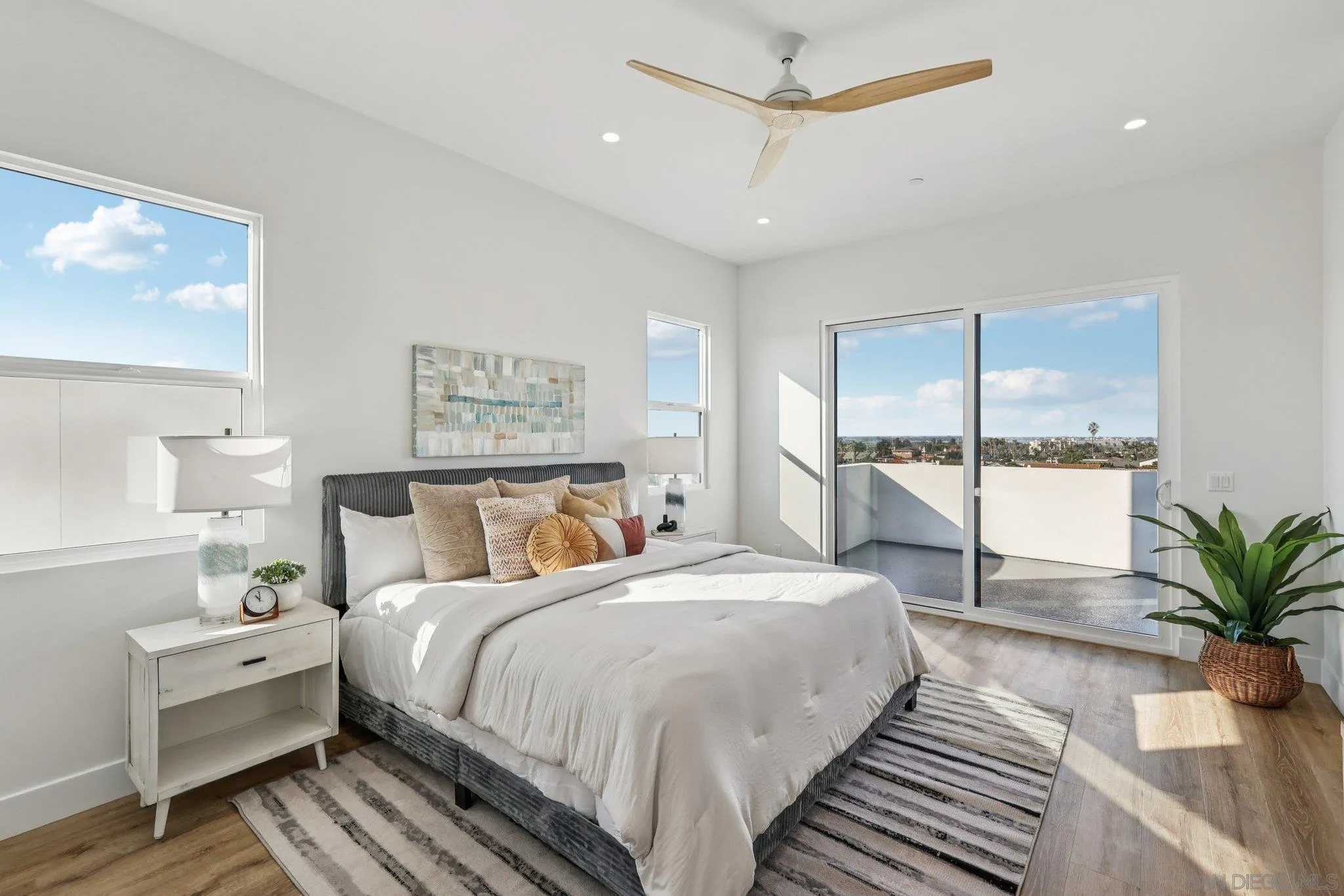 San Diego, California, 92110, United States, 4 Bedrooms Bedrooms, ,4 BathroomsBathrooms,Residential,Active,2007325