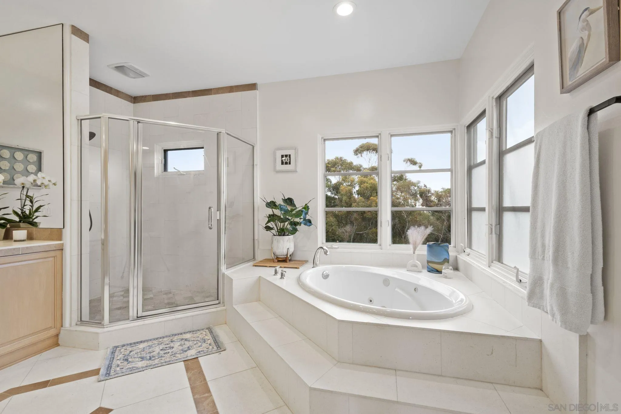 Carlsbad, California, 92011, United States, 5 Bedrooms Bedrooms, ,5 BathroomsBathrooms,Residential,Pending,2045548