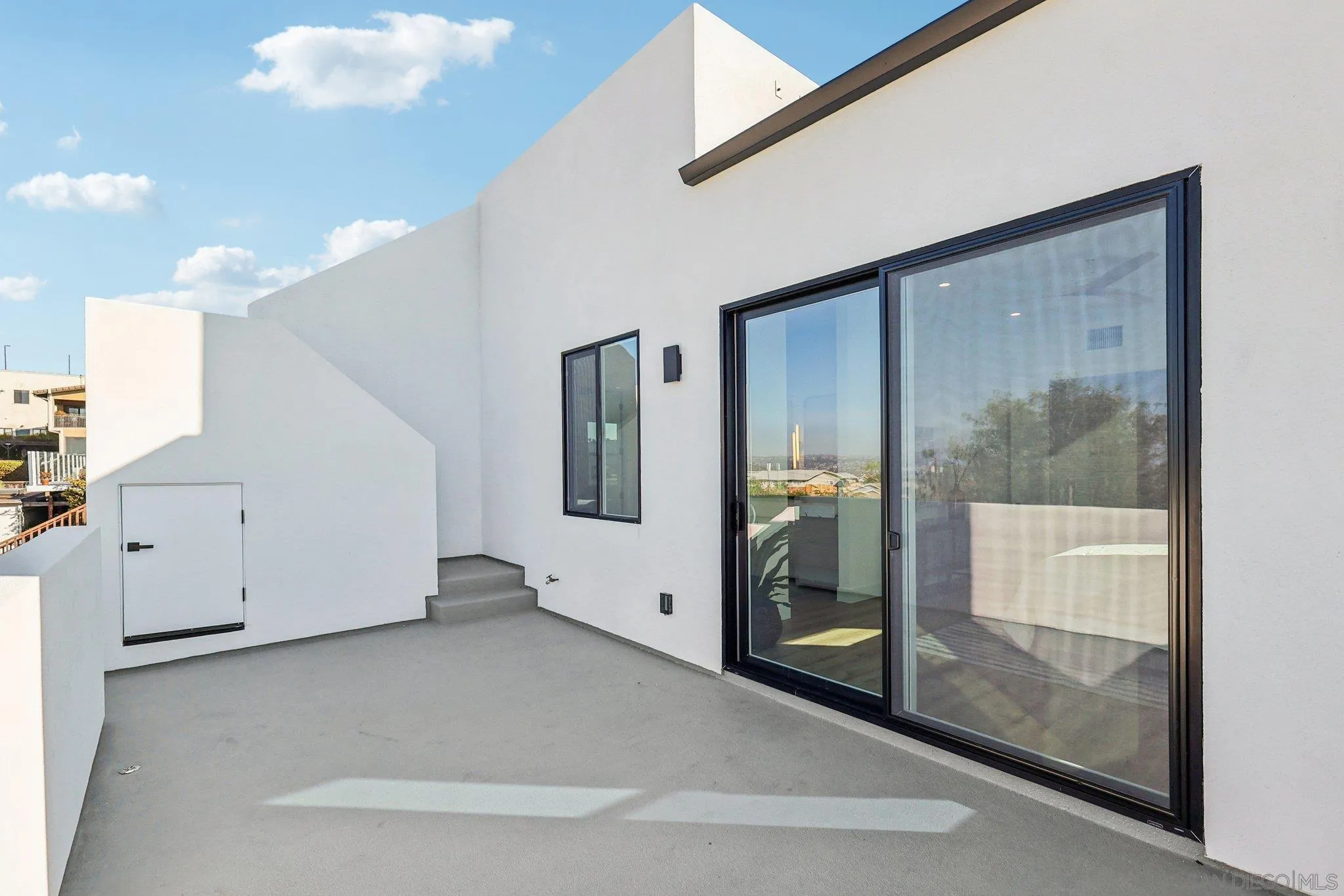 San Diego, California, 92110, United States, 4 Bedrooms Bedrooms, ,4 BathroomsBathrooms,Residential,Active,2007325