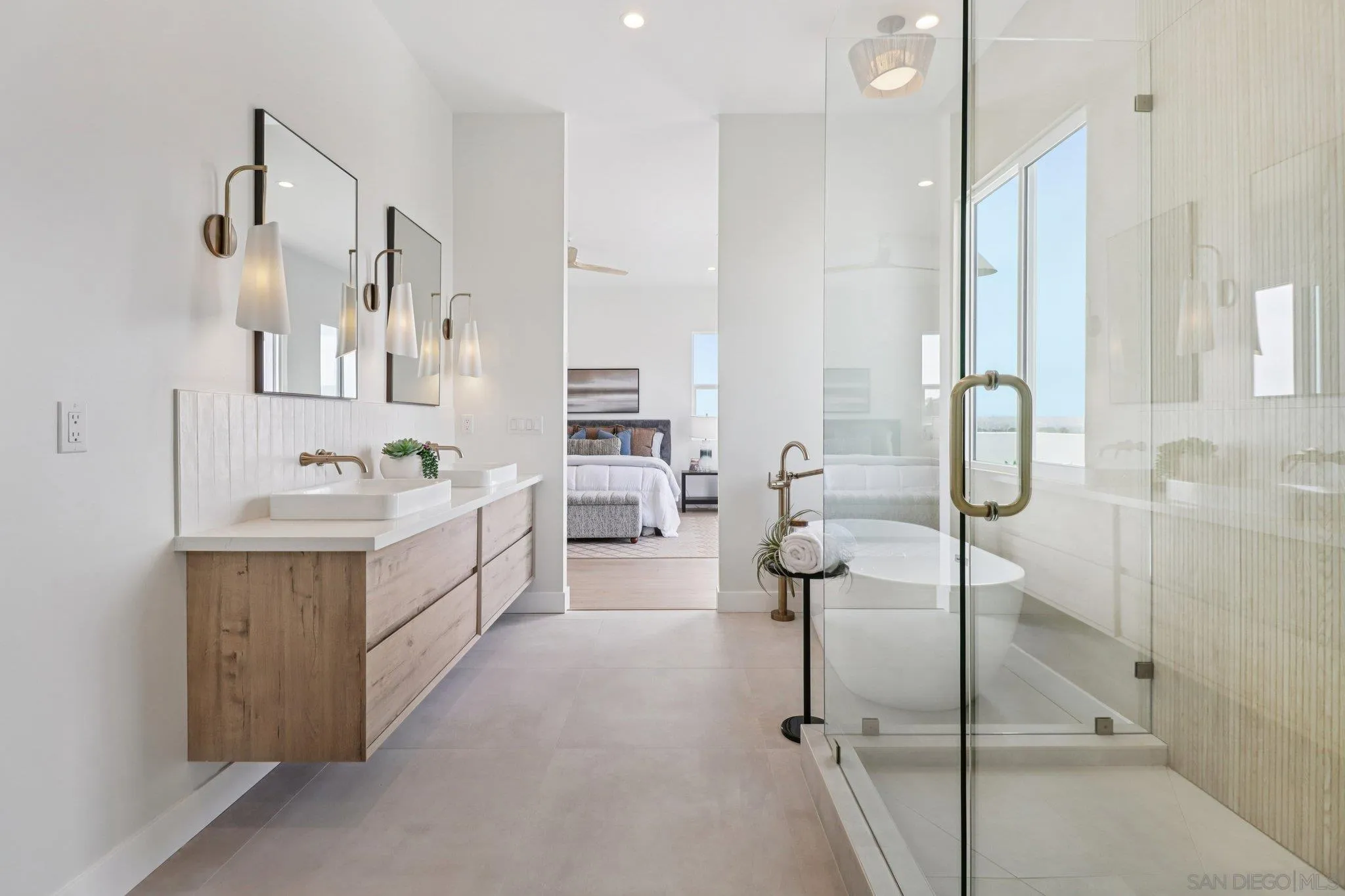 San Diego, California, 92110, United States, 4 Bedrooms Bedrooms, ,4 BathroomsBathrooms,Residential,Active,1922508