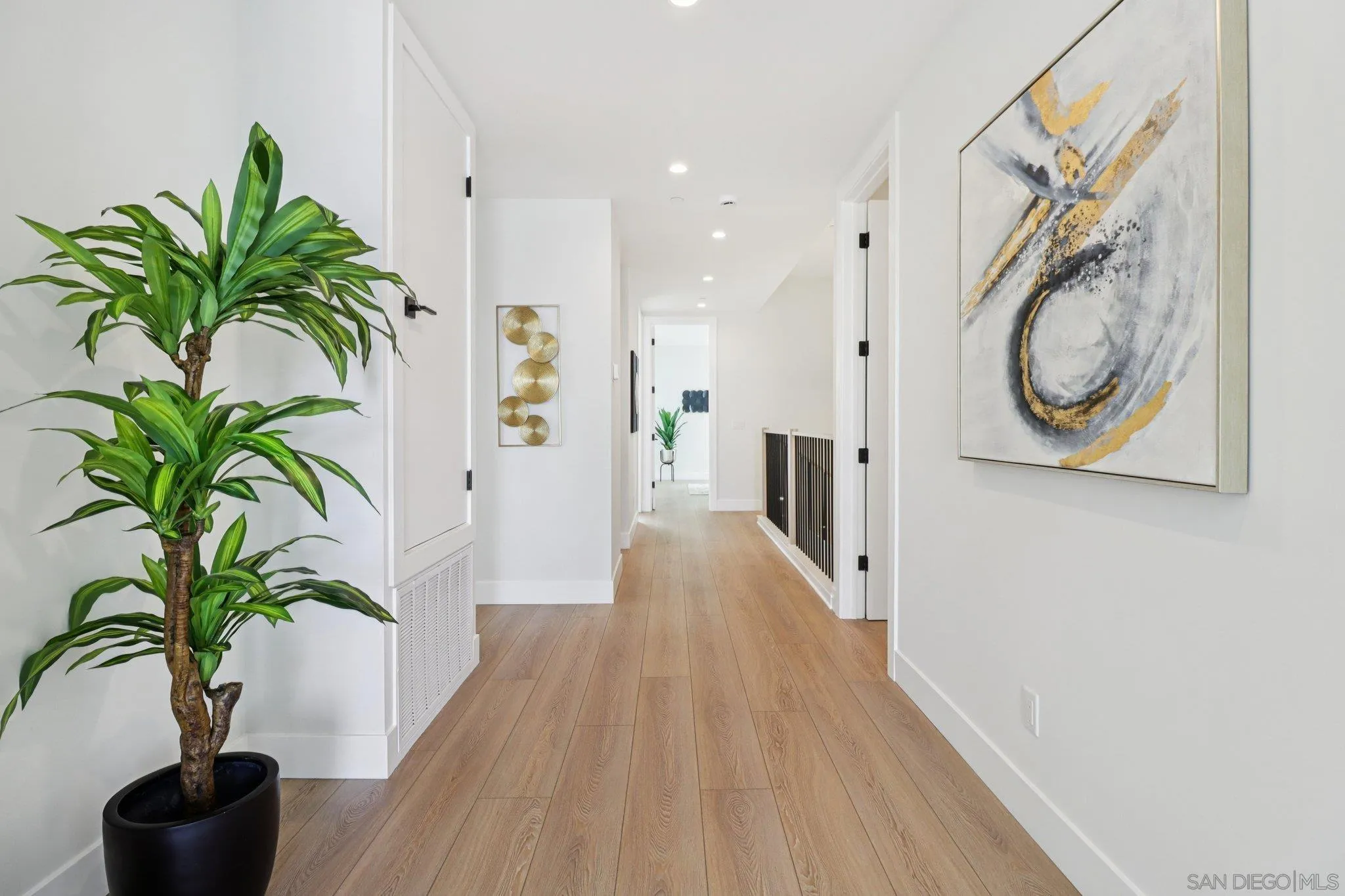 San Diego, California, 92110, United States, 4 Bedrooms Bedrooms, ,4 BathroomsBathrooms,Residential,Active,1922508