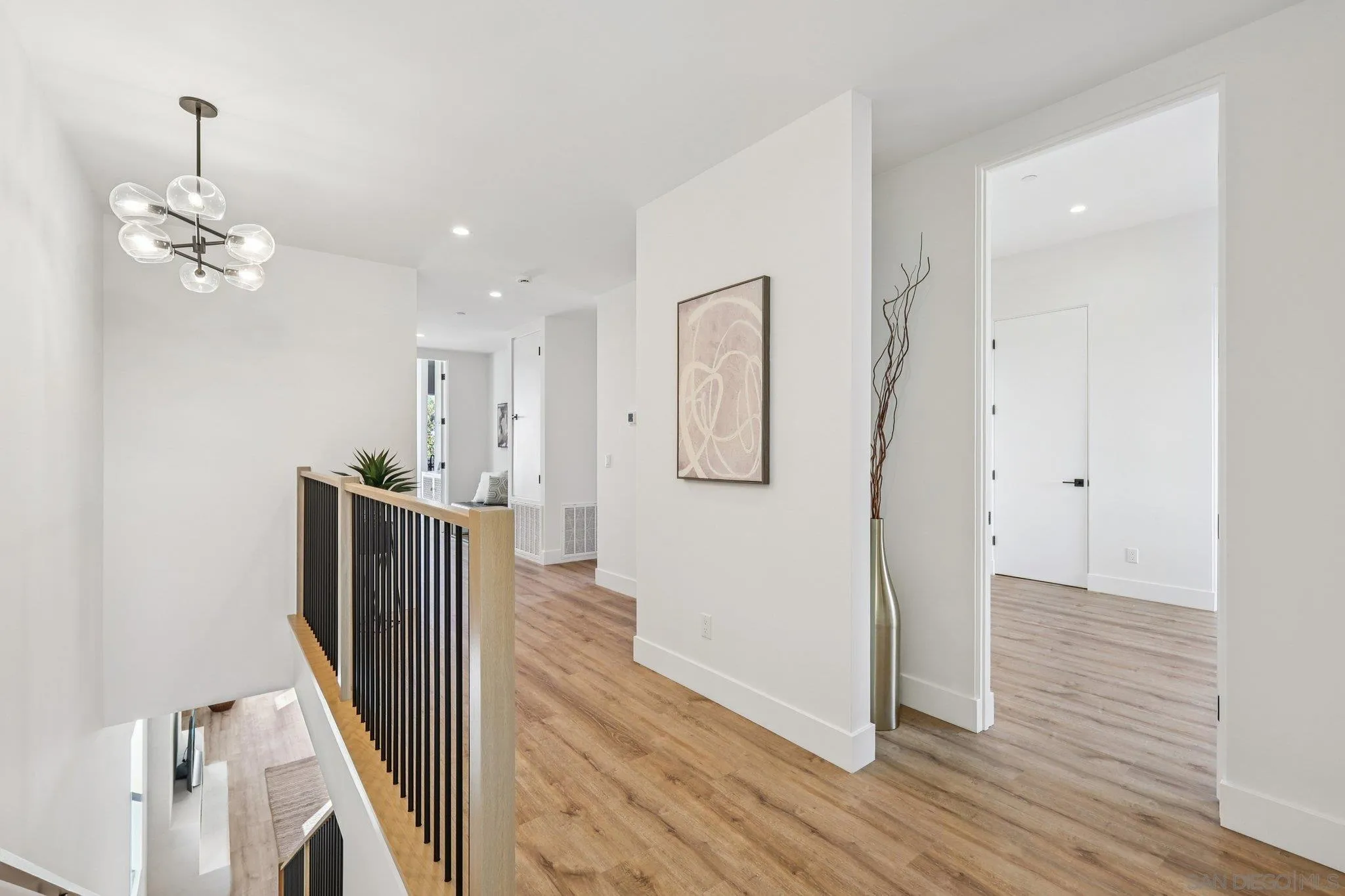 San Diego, California, 92110, United States, 4 Bedrooms Bedrooms, ,4 BathroomsBathrooms,Residential,Active,2007325