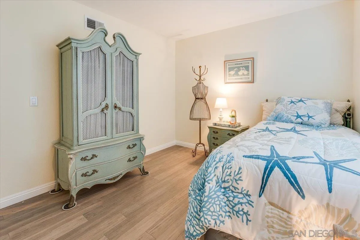 Escondido, California, 92026, United States, 5 Bedrooms Bedrooms, ,3 BathroomsBathrooms,Residential,Active,1970987