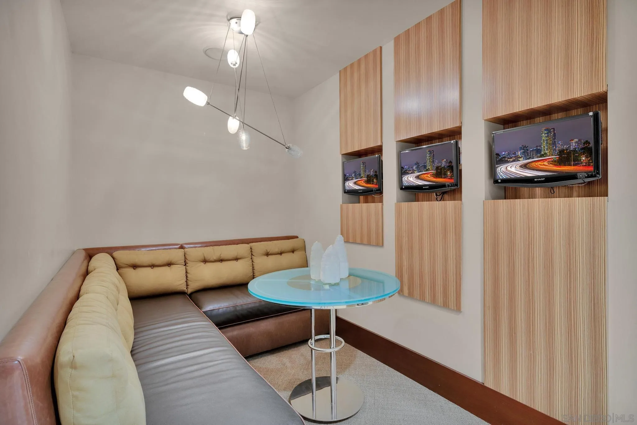 San Diego, California, 92101, United States, 2 Bedrooms Bedrooms, ,3 BathroomsBathrooms,Residential,Active,2032885
