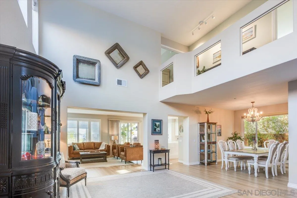 Escondido, California, 92026, United States, 5 Bedrooms Bedrooms, ,3 BathroomsBathrooms,Residential,Active,1970987