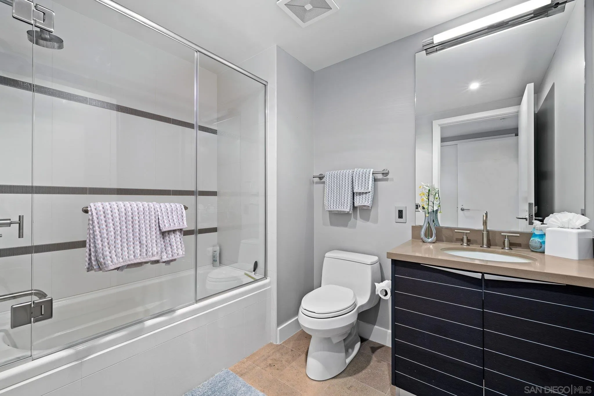 San Diego, California, 92101, United States, 2 Bedrooms Bedrooms, ,3 BathroomsBathrooms,Residential,Active,2032885
