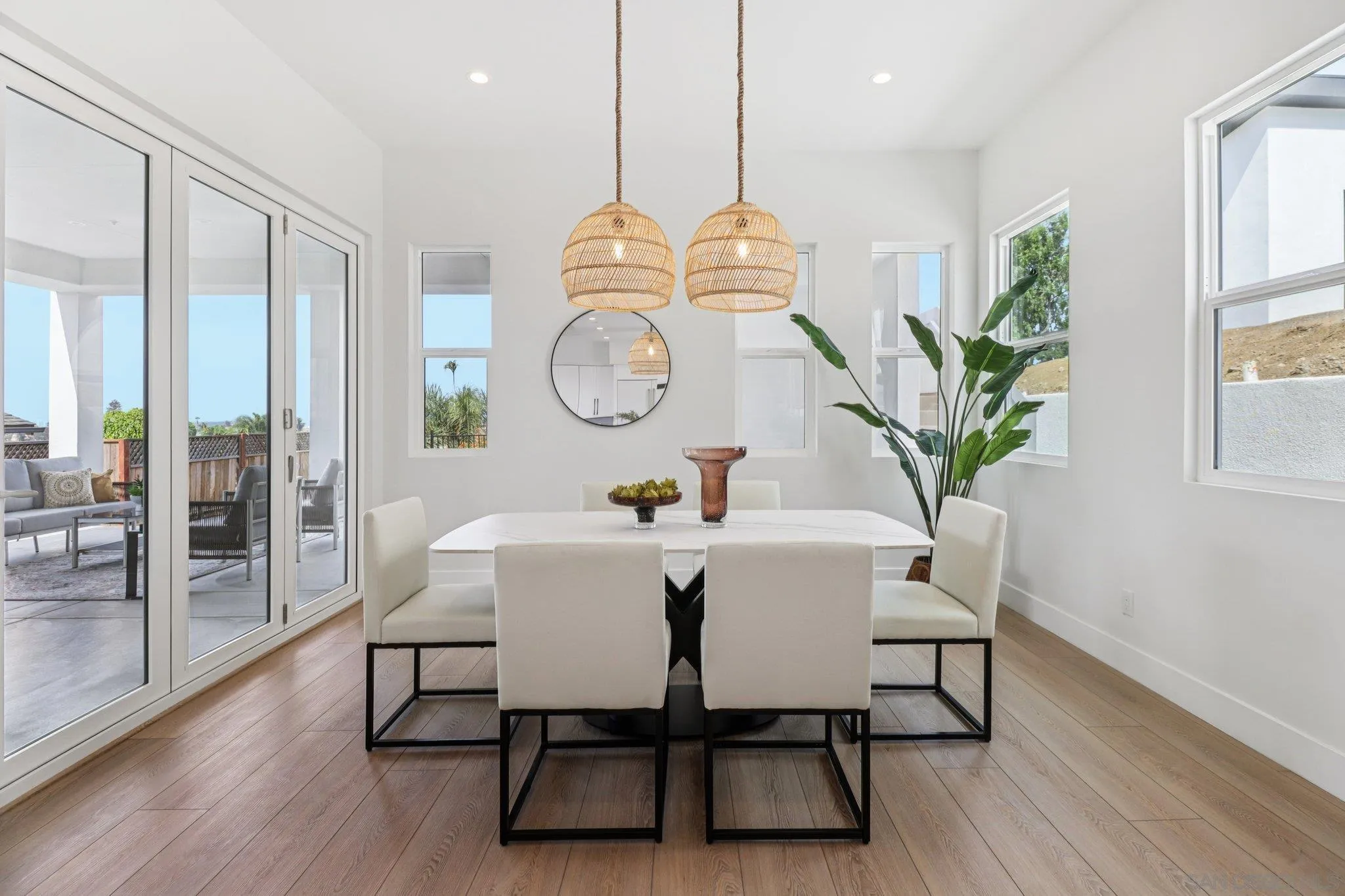 San Diego, California, 92110, United States, 4 Bedrooms Bedrooms, ,4 BathroomsBathrooms,Residential,Active,1922508