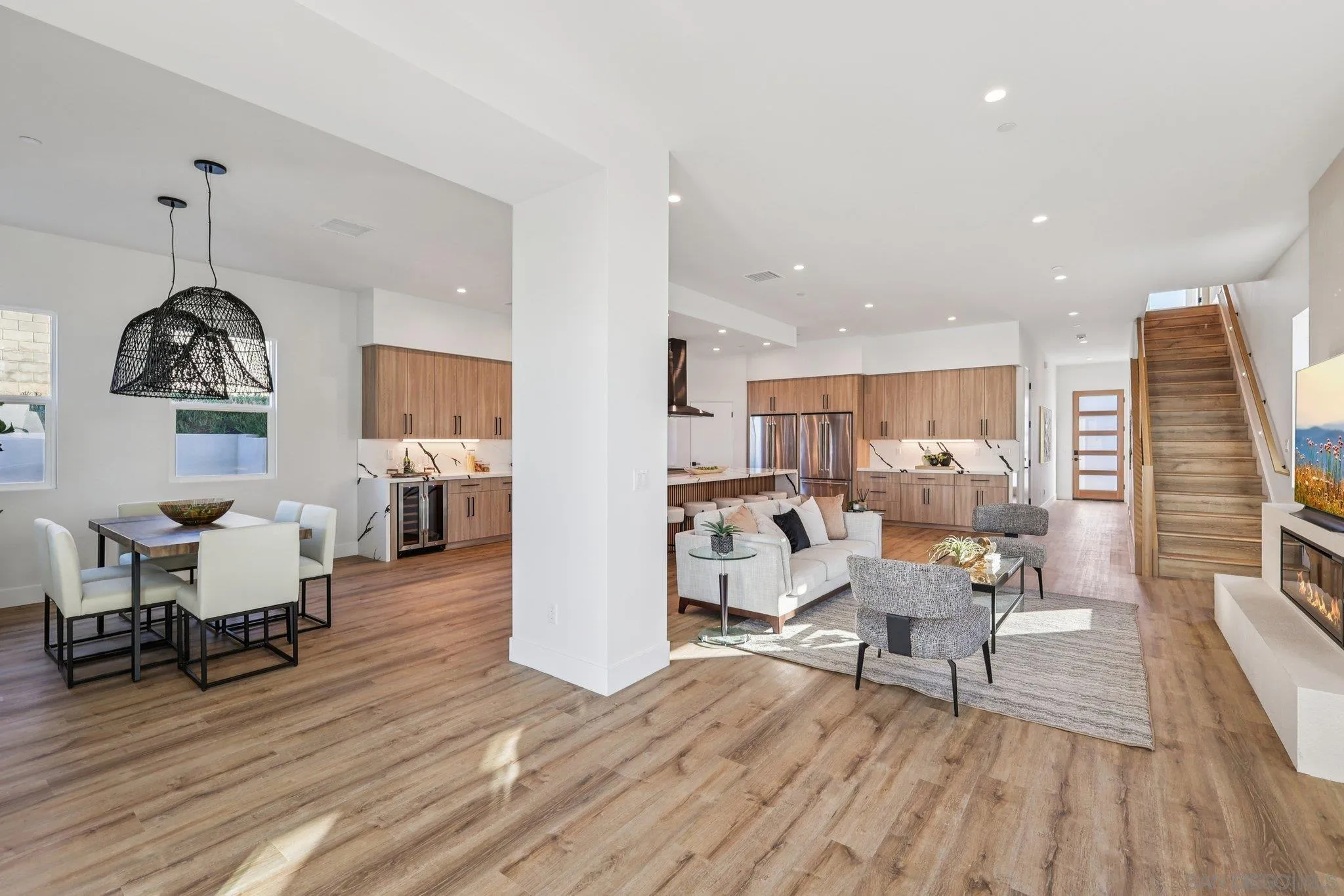 San Diego, California, 92110, United States, 4 Bedrooms Bedrooms, ,4 BathroomsBathrooms,Residential,Active,2007325