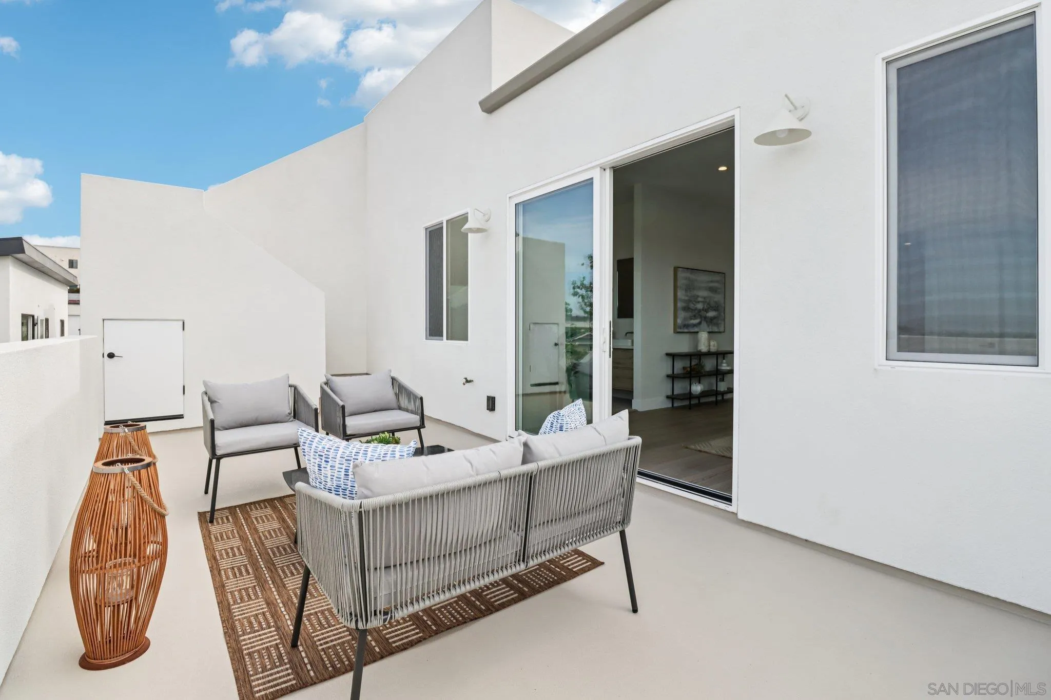 San Diego, California, 92110, United States, 4 Bedrooms Bedrooms, ,4 BathroomsBathrooms,Residential,Active,1922508