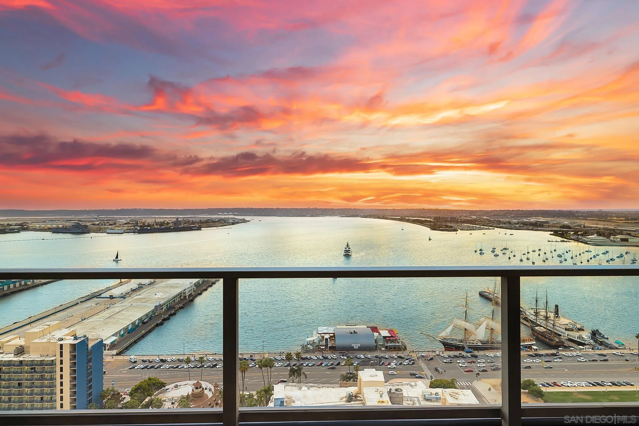 San Diego, California, 92101, United States, 2 Bedrooms Bedrooms, ,3 BathroomsBathrooms,Residential,Active,1995280