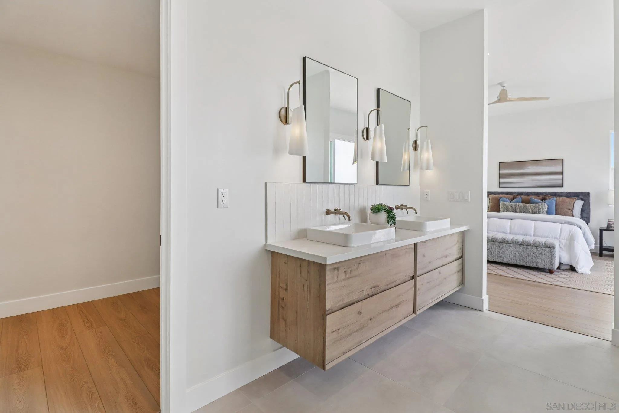 San Diego, California, 92110, United States, 4 Bedrooms Bedrooms, ,4 BathroomsBathrooms,Residential,Active,1922508