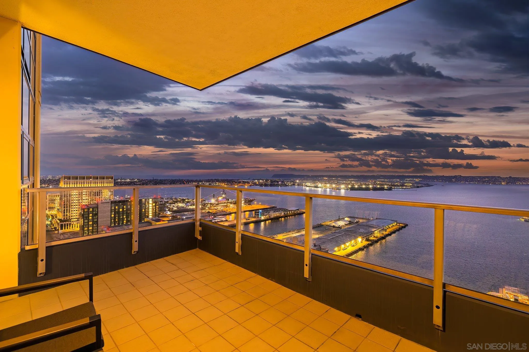 San Diego, California, 92101, United States, 2 Bedrooms Bedrooms, ,3 BathroomsBathrooms,Residential,Active,1995280