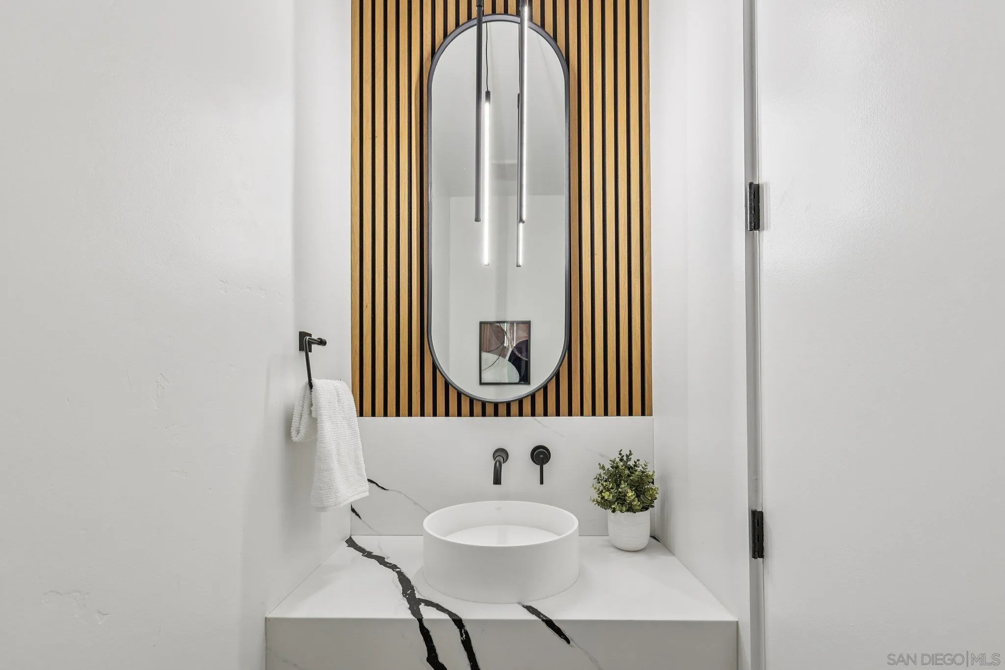 San Diego, California, 92110, United States, 4 Bedrooms Bedrooms, ,4 BathroomsBathrooms,Residential,Active,2007325