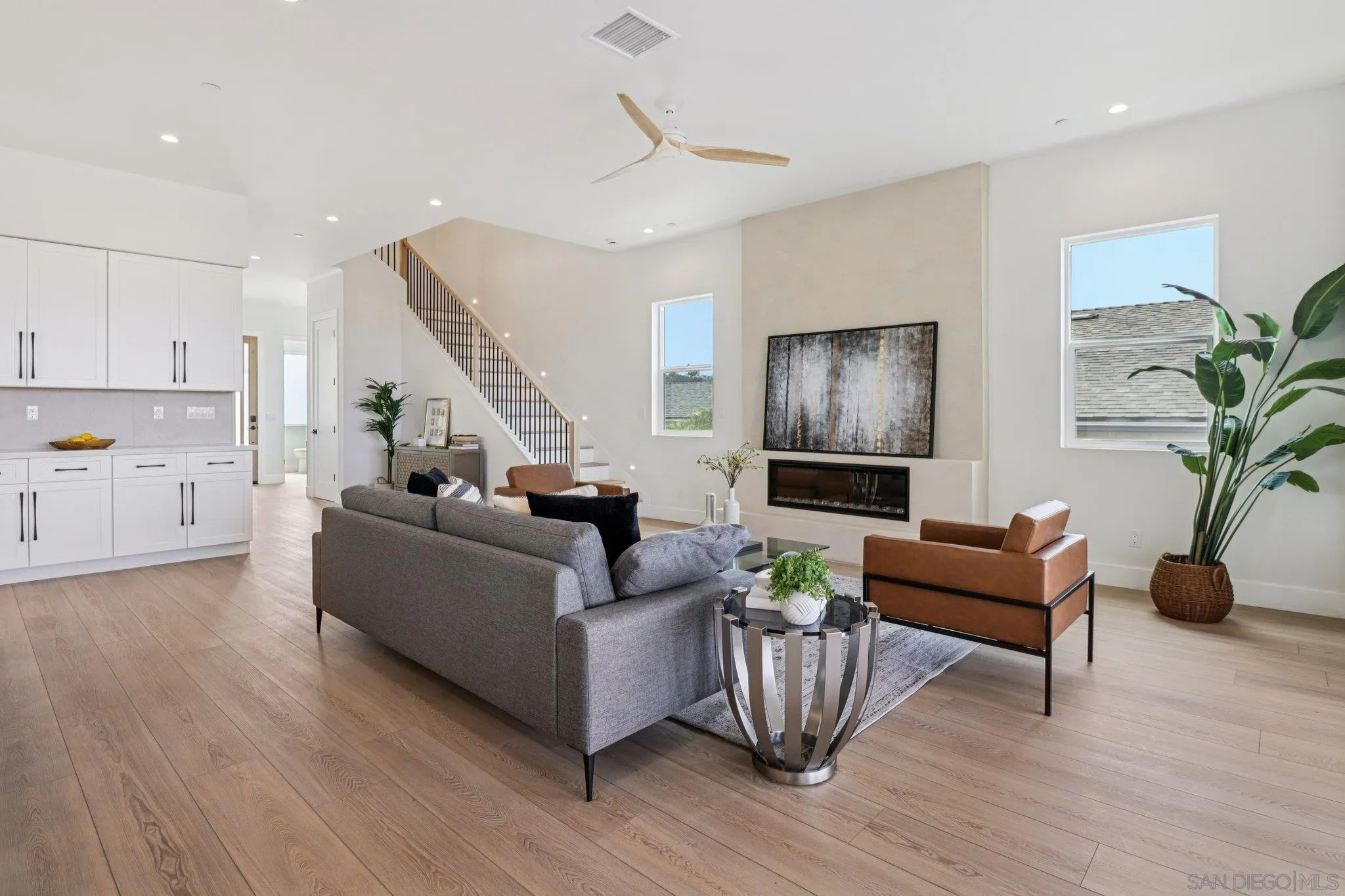 San Diego, California, 92110, United States, 4 Bedrooms Bedrooms, ,4 BathroomsBathrooms,Residential,Active,1922508