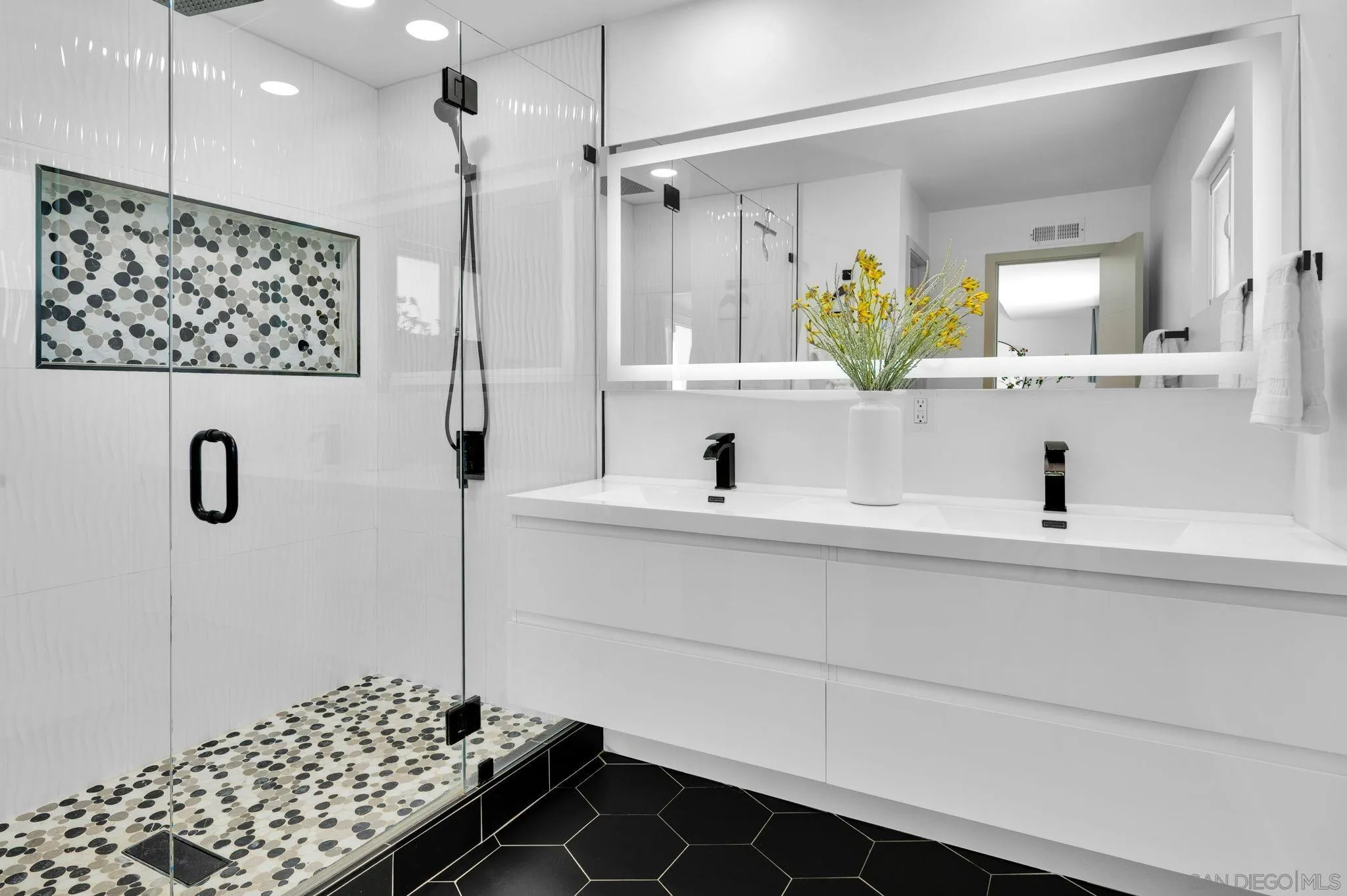 San Diego, California, 92120, United States, 4 Bedrooms Bedrooms, ,4 BathroomsBathrooms,Residential,Active,2042189