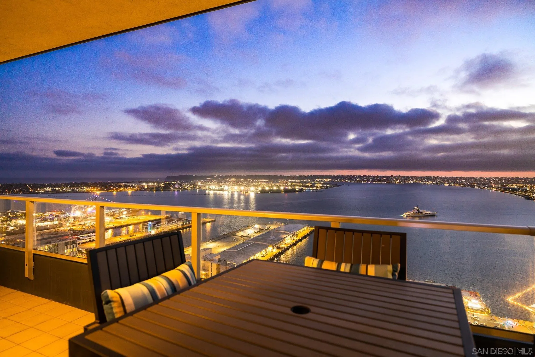 San Diego, California, 92101, United States, 2 Bedrooms Bedrooms, ,3 BathroomsBathrooms,Residential,Active,2032885