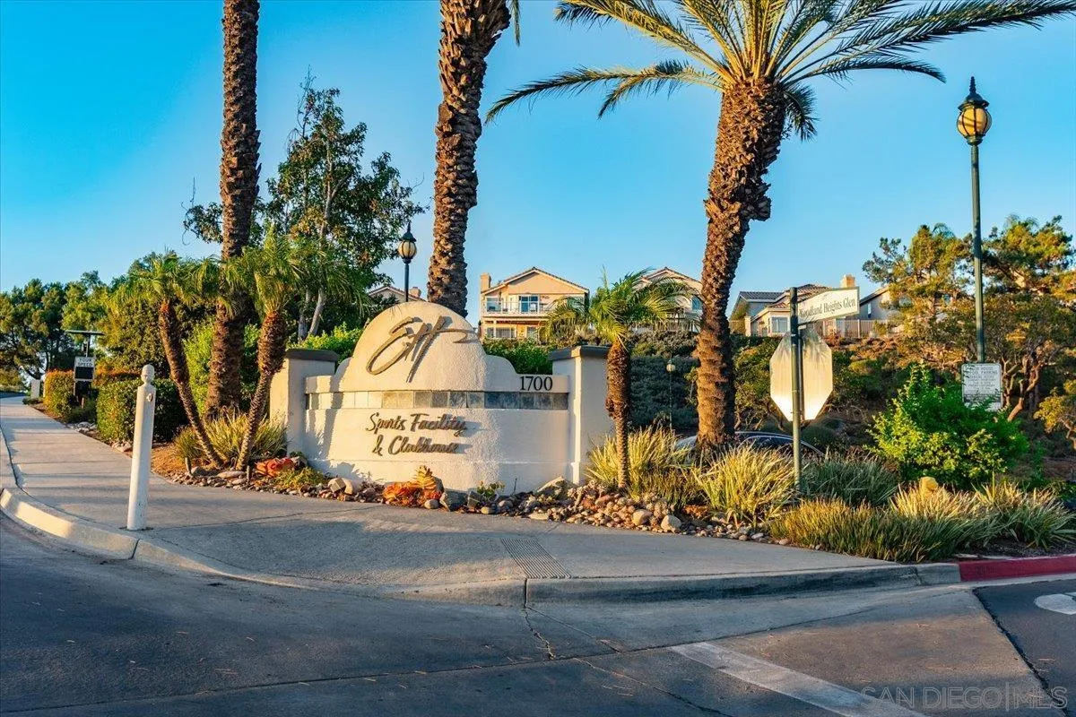 Escondido, California, 92026, United States, 5 Bedrooms Bedrooms, ,3 BathroomsBathrooms,Residential,Active,1970987