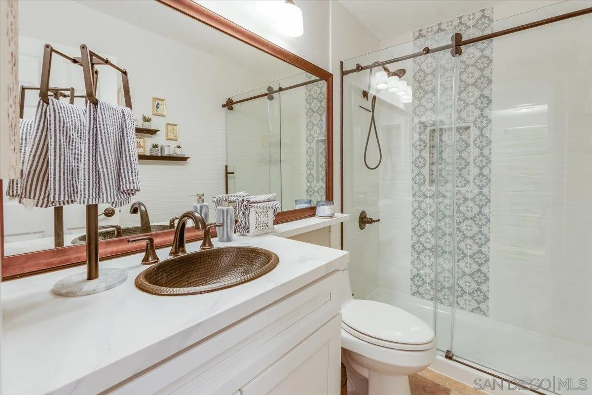 Escondido, California, 92026, United States, 5 Bedrooms Bedrooms, ,3 BathroomsBathrooms,Residential,Active,1970987