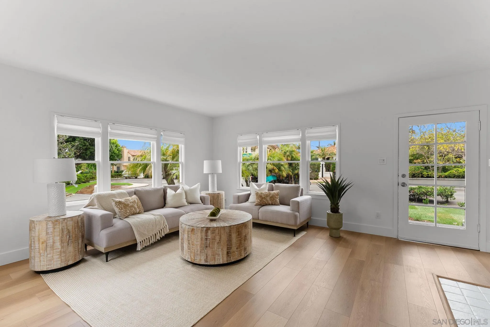 La Jolla, California, 92037, United States, 2 Bedrooms Bedrooms, ,1 BathroomBathrooms,Residential,Active,1945222