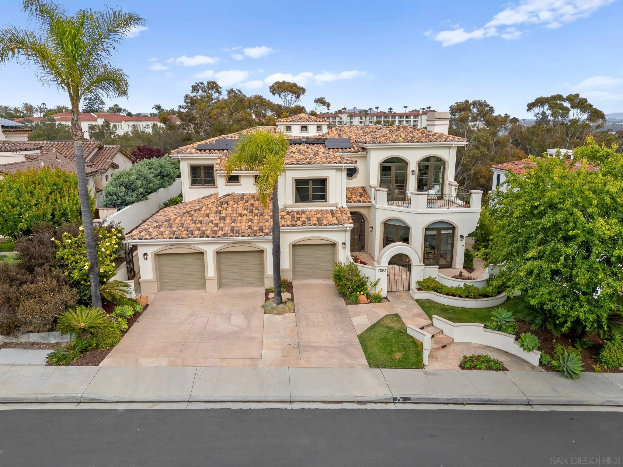 Carlsbad, California, 92011, United States, 5 Bedrooms Bedrooms, ,5 BathroomsBathrooms,Residential,Pending,2045548
