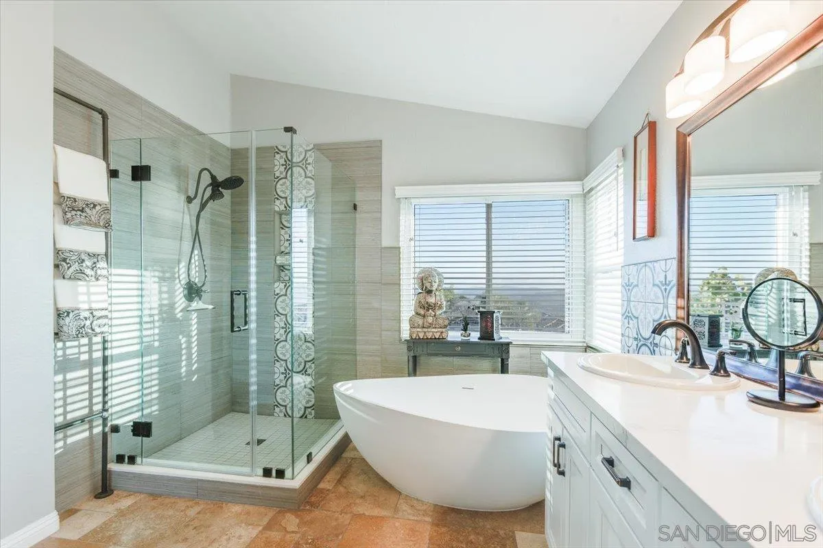 Escondido, California, 92026, United States, 5 Bedrooms Bedrooms, ,3 BathroomsBathrooms,Residential,Active,1970987