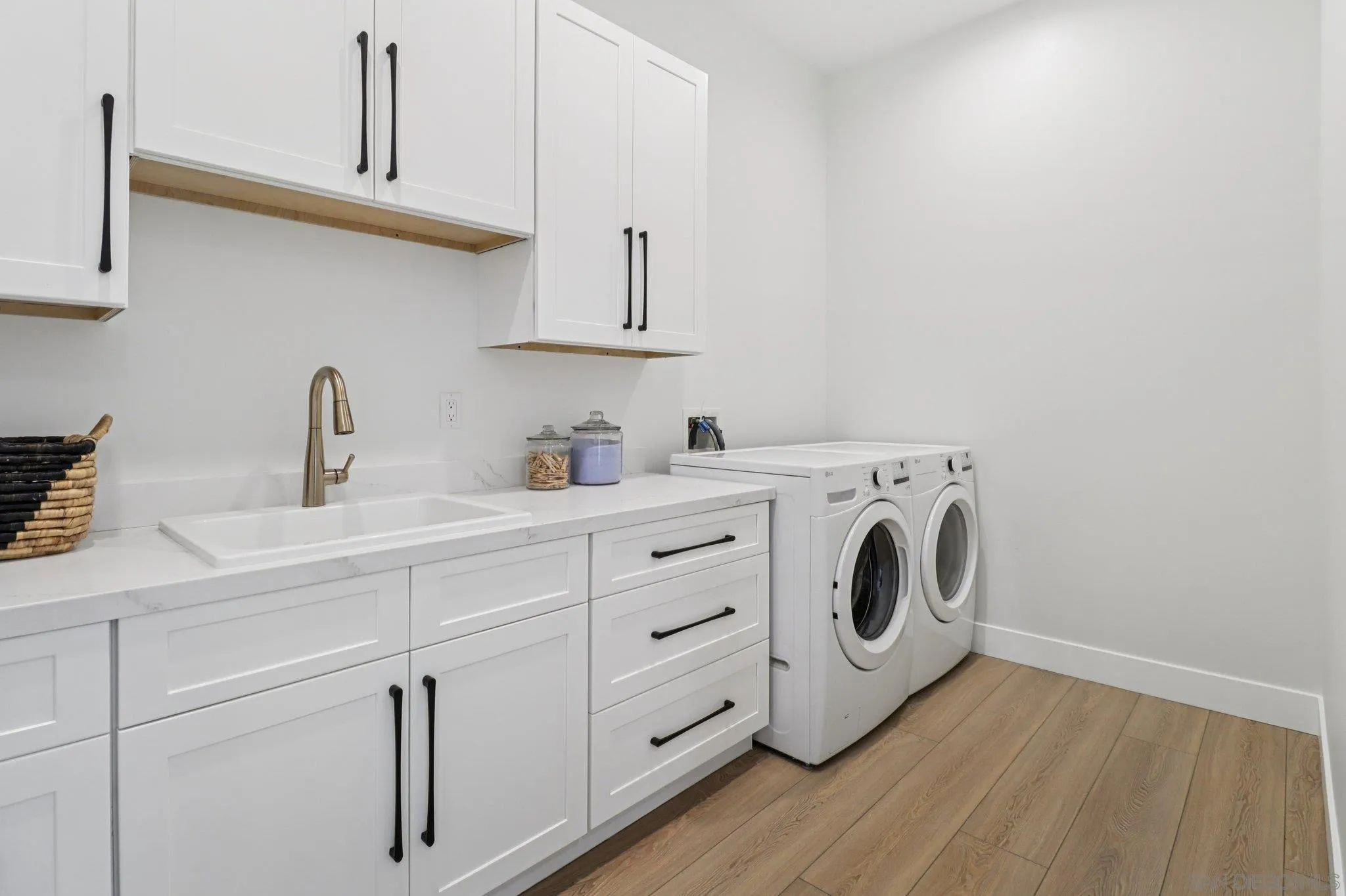 San Diego, California, 92110, United States, 4 Bedrooms Bedrooms, ,4 BathroomsBathrooms,Residential,Active,2013627