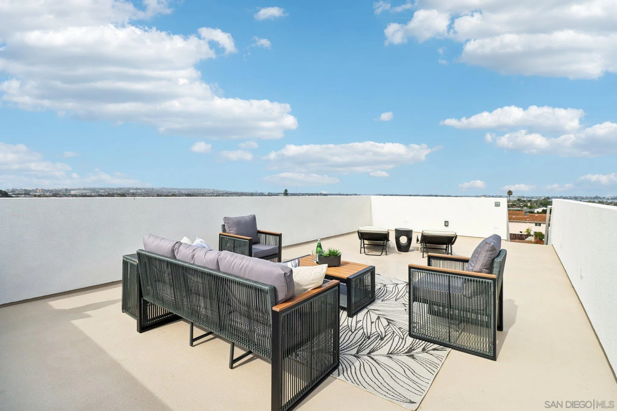 San Diego, California, 92110, United States, 4 Bedrooms Bedrooms, ,4 BathroomsBathrooms,Residential,Active,2013627