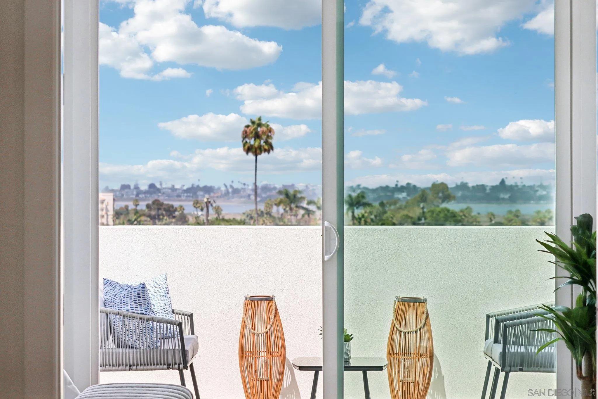 San Diego, California, 92110, United States, 4 Bedrooms Bedrooms, ,4 BathroomsBathrooms,Residential,Active,1922508
