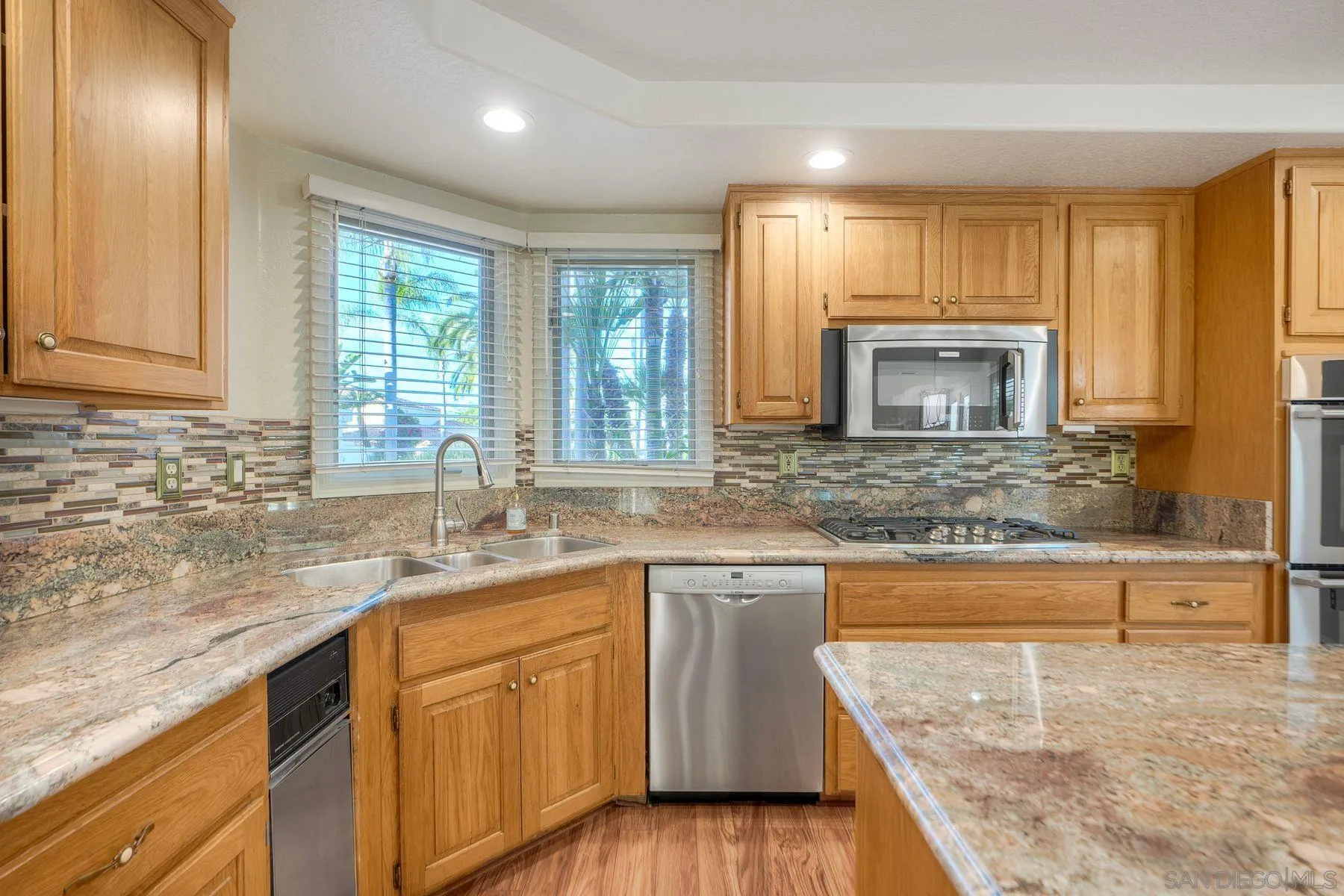 Escondido, California, 92029, United States, 4 Bedrooms Bedrooms, ,4 BathroomsBathrooms,Residential,Active,1995277